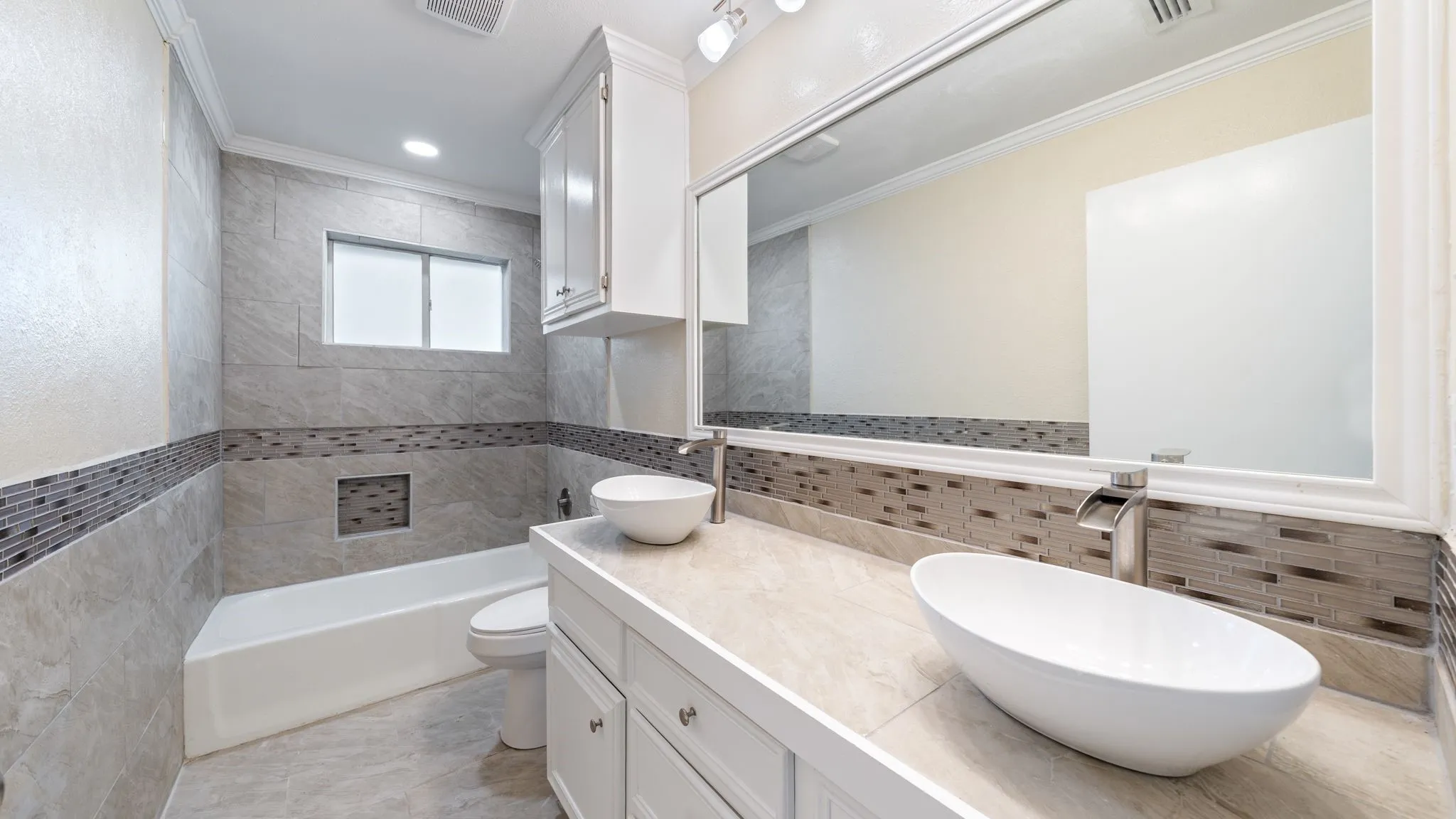 Single Family Residence For Sale in Henderson County , 110 Linda Lane, Athens, Texas 75751, 5 Bedroom, 2 Bathroom, 2 Garage spaces, 2,450 Sqft, built in 1985, mls#21303626, Real Estate Agent in Athens, Homes For Sale in Henderson county, Homes For Sale in Athens, Realtor in Athens Texas, Real Estate Brokerage Independent Realty Texas, Luminita Cordes Realtor