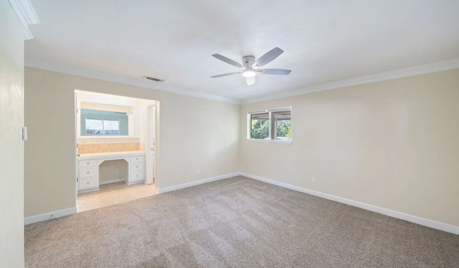 Single Family Residence For Sale in Henderson County , 110 Linda Lane, Athens, Texas 75751, 5 Bedroom, 2 Bathroom, 2 Garage spaces, 2,450 Sqft, built in 1985, mls#21303626, Real Estate Agent in Athens, Homes For Sale in Henderson county, Homes For Sale in Athens, Realtor in Athens Texas, Real Estate Brokerage Independent Realty Texas, Luminita Cordes Realtor