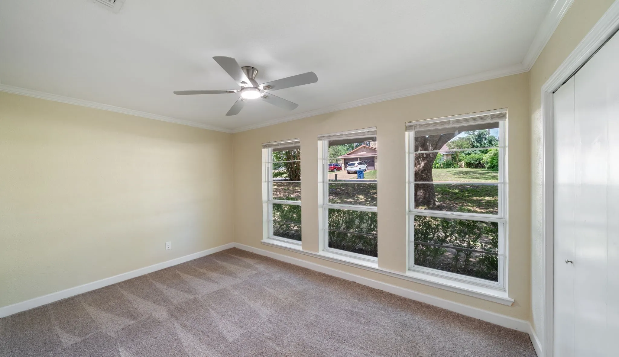 Single Family Residence For Sale in Henderson County , 110 Linda Lane, Athens, Texas 75751, 5 Bedroom, 2 Bathroom, 2 Garage spaces, 2,450 Sqft, built in 1985, mls#21303626, Real Estate Agent in Athens, Homes For Sale in Henderson county, Homes For Sale in Athens, Realtor in Athens Texas, Real Estate Brokerage Independent Realty Texas, Luminita Cordes Realtor