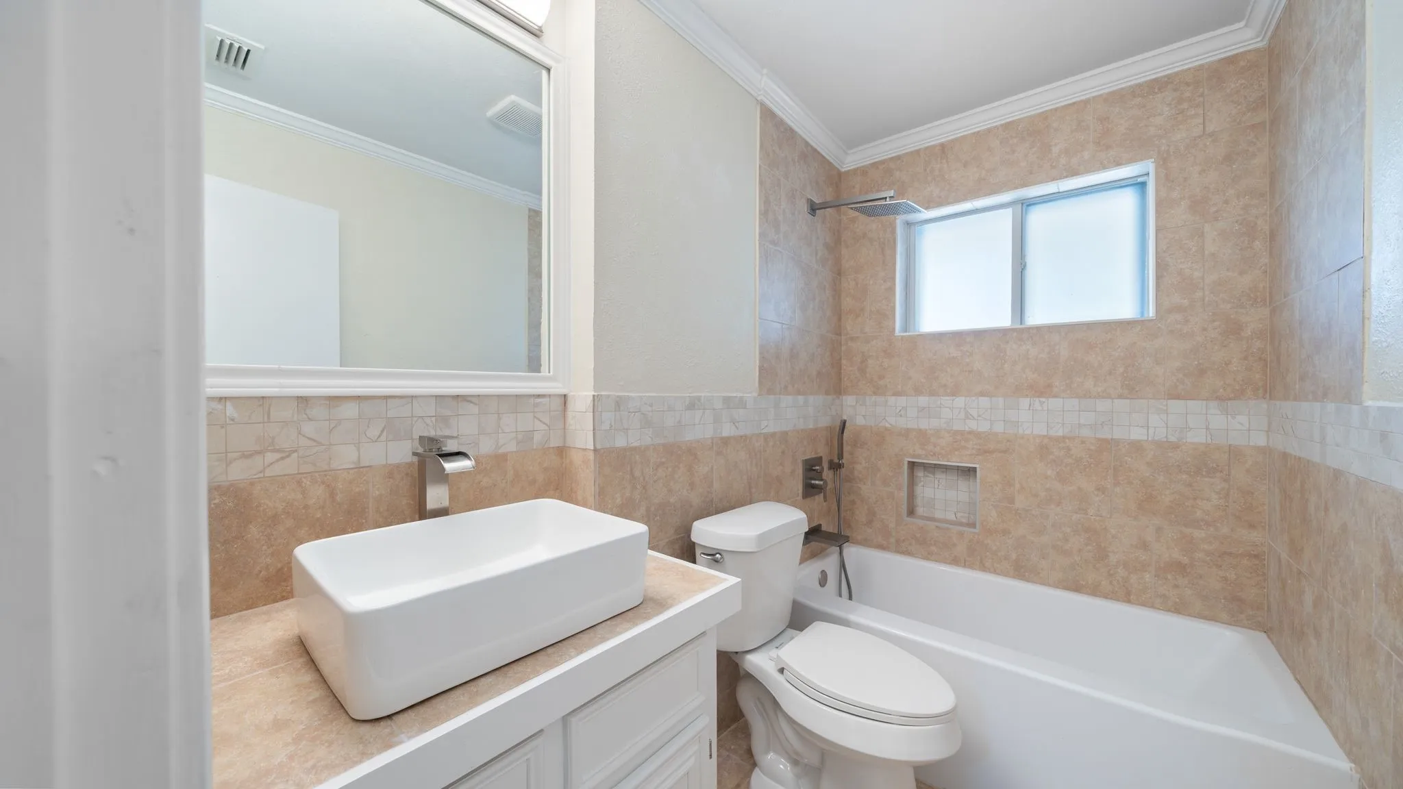 Single Family Residence For Sale in Henderson County , 110 Linda Lane, Athens, Texas 75751, 5 Bedroom, 2 Bathroom, 2 Garage spaces, 2,450 Sqft, built in 1985, mls#21303626, Real Estate Agent in Athens, Homes For Sale in Henderson county, Homes For Sale in Athens, Realtor in Athens Texas, Real Estate Brokerage Independent Realty Texas, Luminita Cordes Realtor