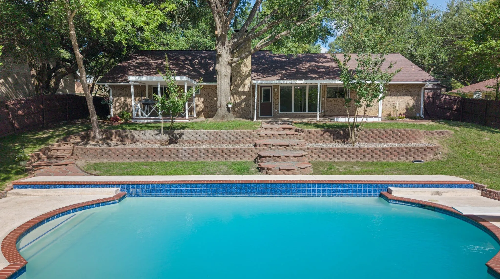 Single Family Residence For Sale in Henderson County , 110 Linda Lane, Athens, Texas 75751, 5 Bedroom, 2 Bathroom, 2 Garage spaces, 2,450 Sqft, built in 1985, mls#21303626, Real Estate Agent in Athens, Homes For Sale in Henderson county, Homes For Sale in Athens, Realtor in Athens Texas, Real Estate Brokerage Independent Realty Texas, Luminita Cordes Realtor