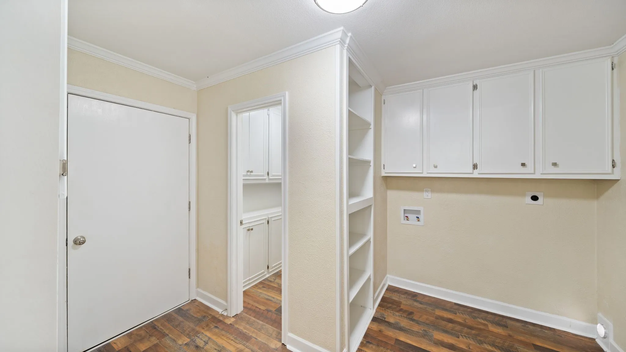 Single Family Residence For Sale in Henderson County , 110 Linda Lane, Athens, Texas 75751, 5 Bedroom, 2 Bathroom, 2 Garage spaces, 2,450 Sqft, built in 1985, mls#21303626, Real Estate Agent in Athens, Homes For Sale in Henderson county, Homes For Sale in Athens, Realtor in Athens Texas, Real Estate Brokerage Independent Realty Texas, Luminita Cordes Realtor