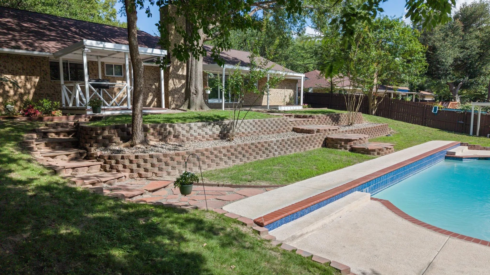 Single Family Residence For Sale in Henderson County , 110 Linda Lane, Athens, Texas 75751, 5 Bedroom, 2 Bathroom, 2 Garage spaces, 2,450 Sqft, built in 1985, mls#21303626, Real Estate Agent in Athens, Homes For Sale in Henderson county, Homes For Sale in Athens, Realtor in Athens Texas, Real Estate Brokerage Independent Realty Texas, Luminita Cordes Realtor