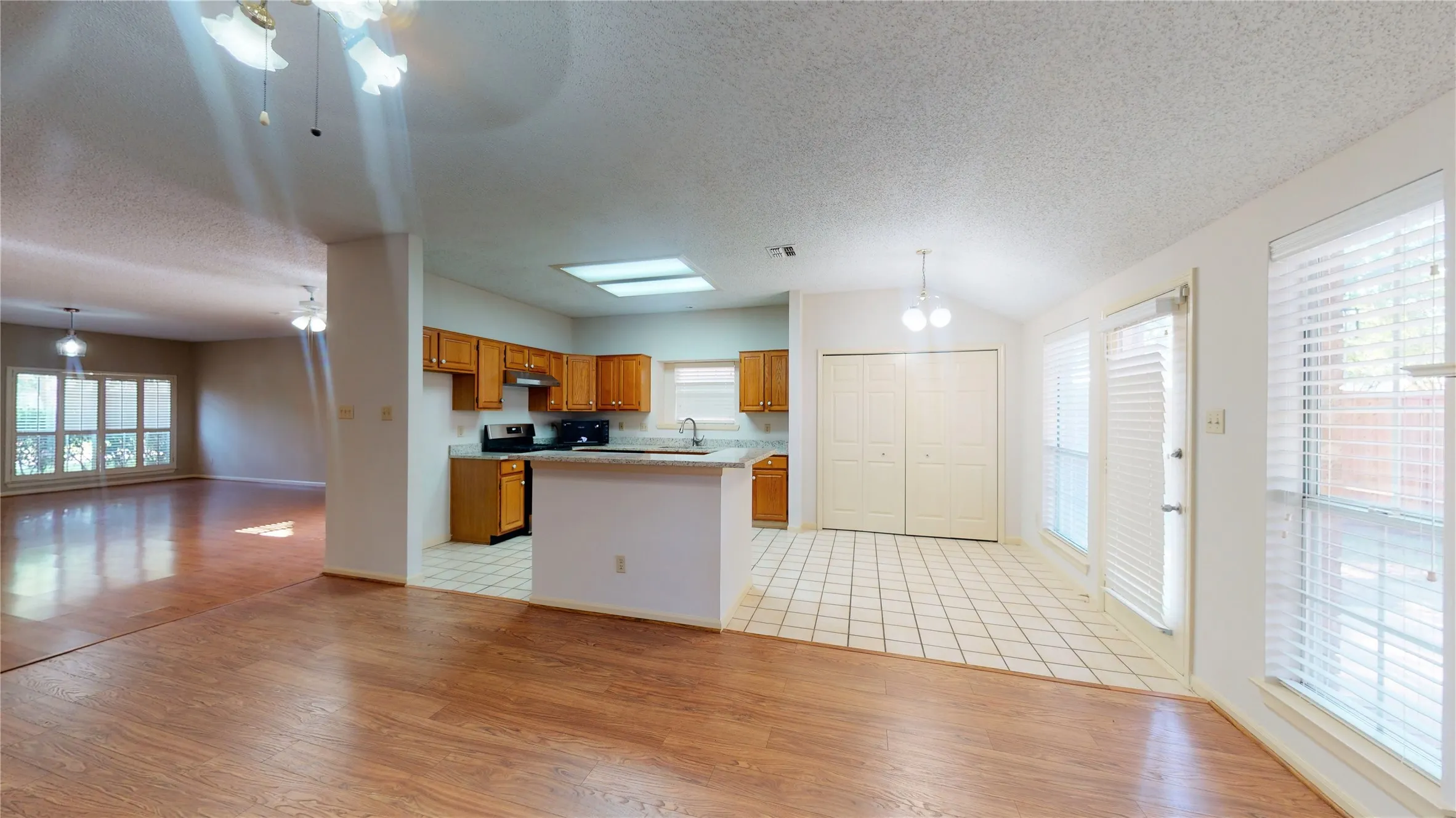 Single Family Residence For Rent in Collin County , 4012 Sendero Trail, Plano, Texas 75024, 4 Bedroom, 2 Bathroom, 2 Garage spaces, 2,091 Sqft, built in 1989, mls#21304133, Real Estate Agent in Plano, Homes For Rent in Collin county, Homes For Rent in Plano, Realtor in Plano Texas, Real Estate Brokerage Independent Realty Texas, Luminita Cordes Realtor