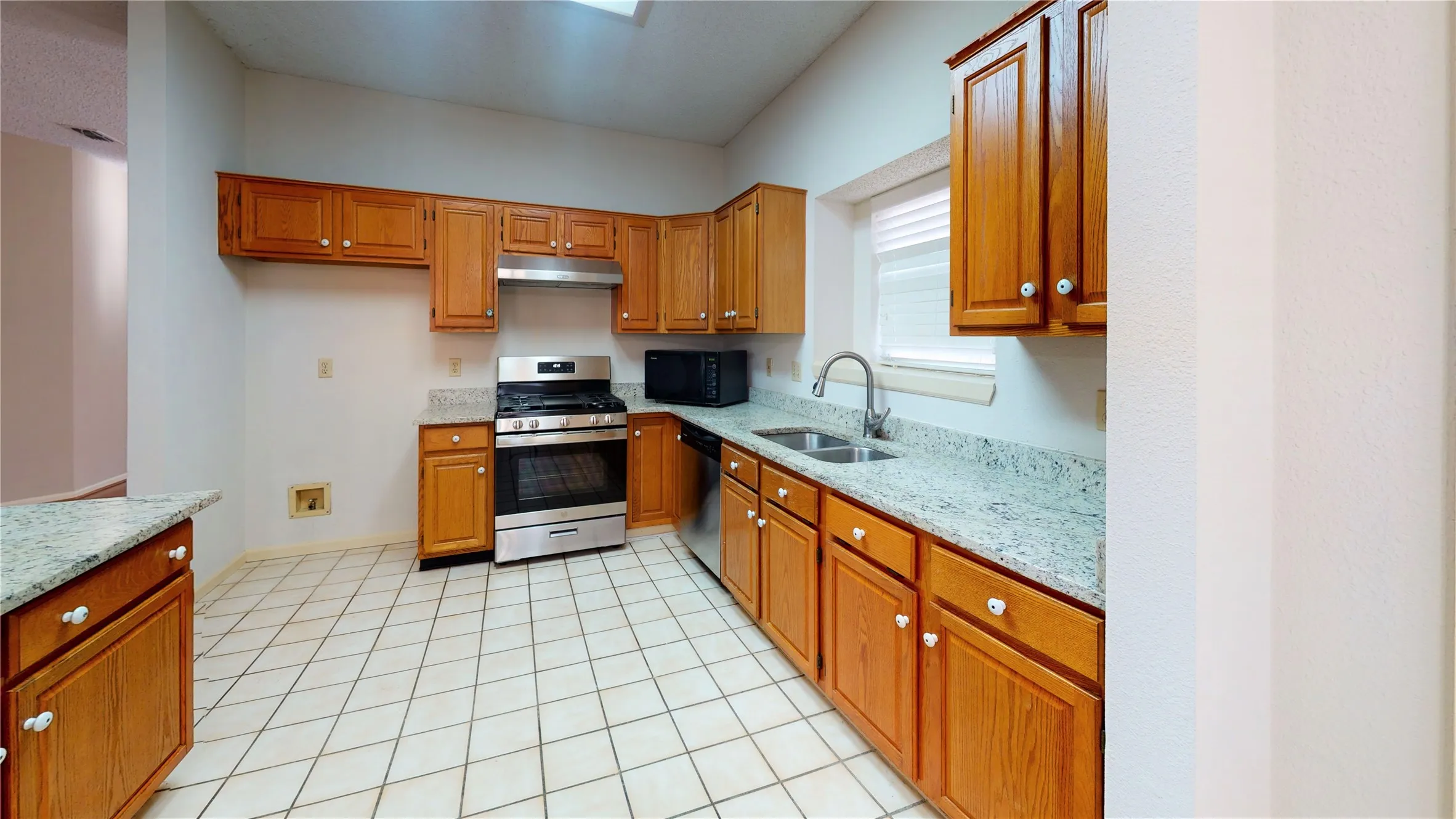 Single Family Residence For Rent in Collin County , 4012 Sendero Trail, Plano, Texas 75024, 4 Bedroom, 2 Bathroom, 2 Garage spaces, 2,091 Sqft, built in 1989, mls#21304133, Real Estate Agent in Plano, Homes For Rent in Collin county, Homes For Rent in Plano, Realtor in Plano Texas, Real Estate Brokerage Independent Realty Texas, Luminita Cordes Realtor