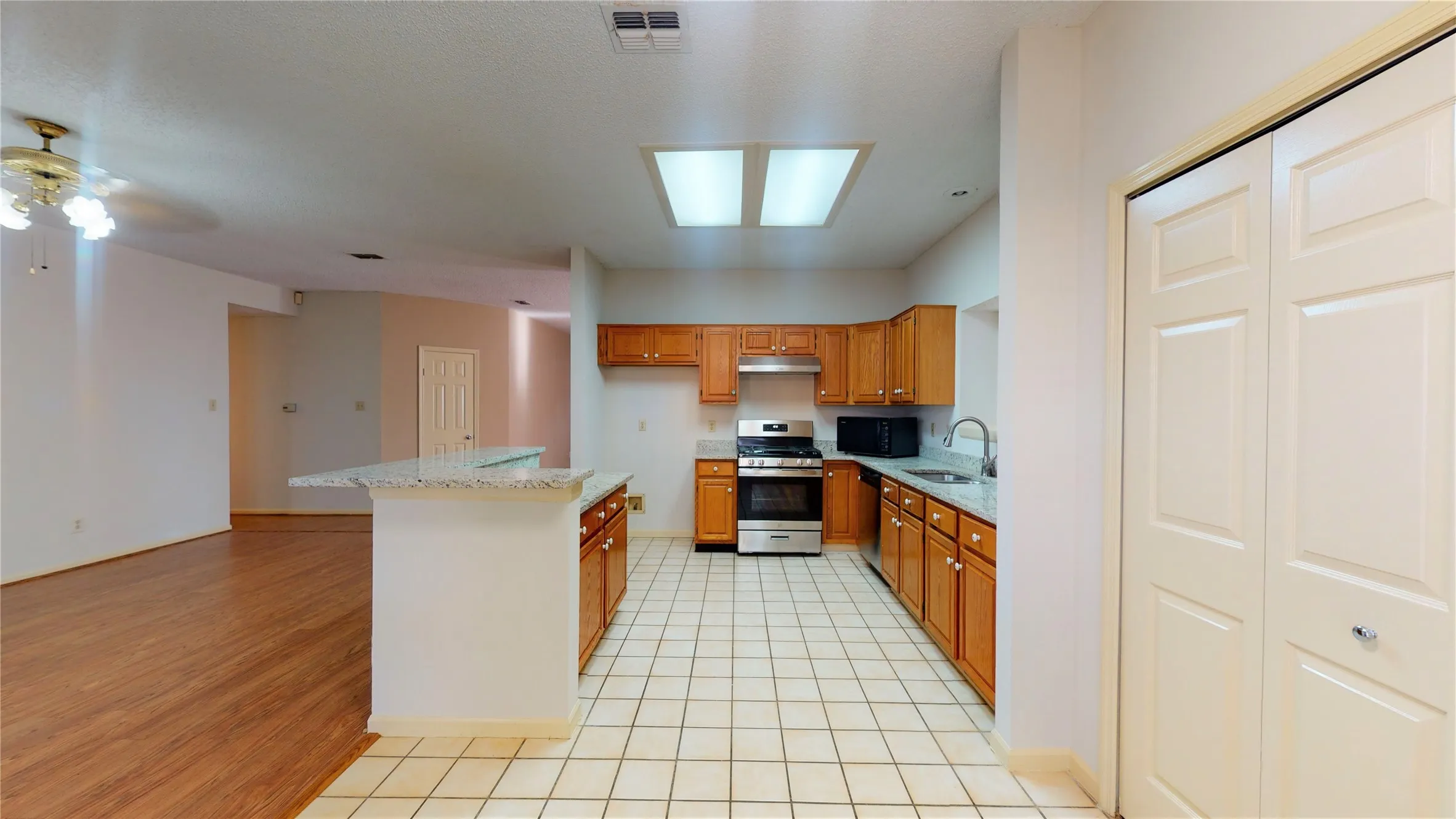 Single Family Residence For Rent in Collin County , 4012 Sendero Trail, Plano, Texas 75024, 4 Bedroom, 2 Bathroom, 2 Garage spaces, 2,091 Sqft, built in 1989, mls#21304133, Real Estate Agent in Plano, Homes For Rent in Collin county, Homes For Rent in Plano, Realtor in Plano Texas, Real Estate Brokerage Independent Realty Texas, Luminita Cordes Realtor