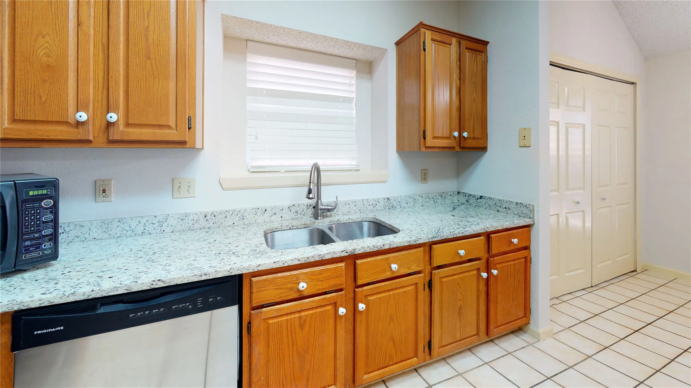 Single Family Residence For Rent in Collin County , 4012 Sendero Trail, Plano, Texas 75024, 4 Bedroom, 2 Bathroom, 2 Garage spaces, 2,091 Sqft, built in 1989, mls#21304133, Real Estate Agent in Plano, Homes For Rent in Collin county, Homes For Rent in Plano, Realtor in Plano Texas, Real Estate Brokerage Independent Realty Texas, Luminita Cordes Realtor