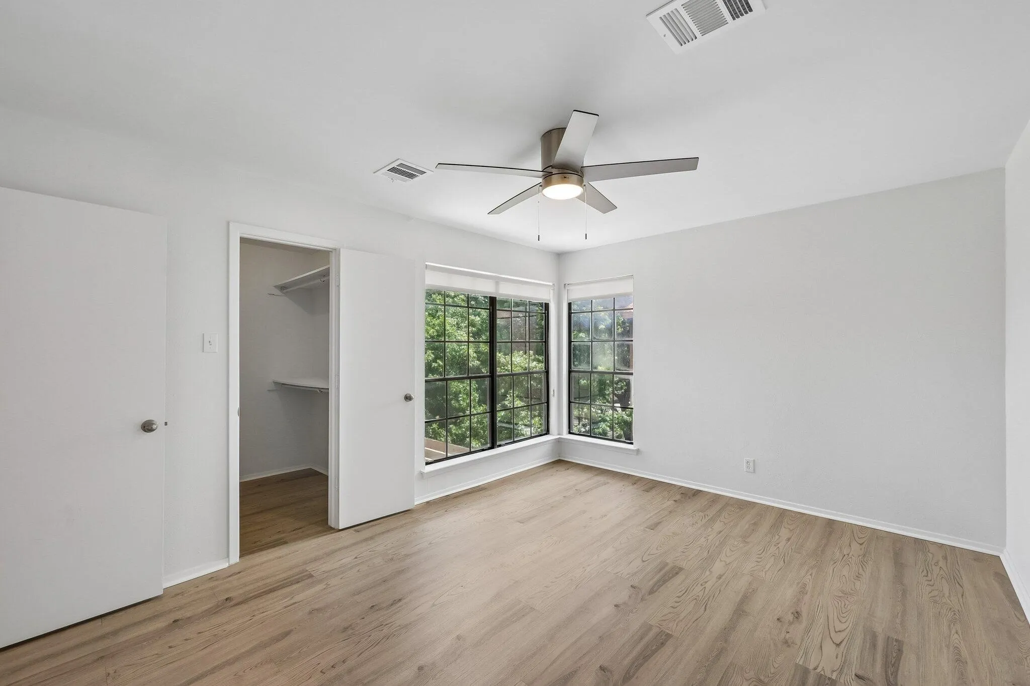 Condominium For Sale in Dallas County , 5200 Martel Avenue 7D, Dallas, Texas 75206, 2 Bedroom, 2 Bathroom, 1 Garage spaces, 1,070 Sqft, built in 1981, mls#21304118, Real Estate Agent in Dallas, Homes For Sale in Dallas county, Homes For Sale in Dallas, Realtor in Dallas Texas, Real Estate Brokerage Independent Realty Texas, Luminita Cordes Realtor