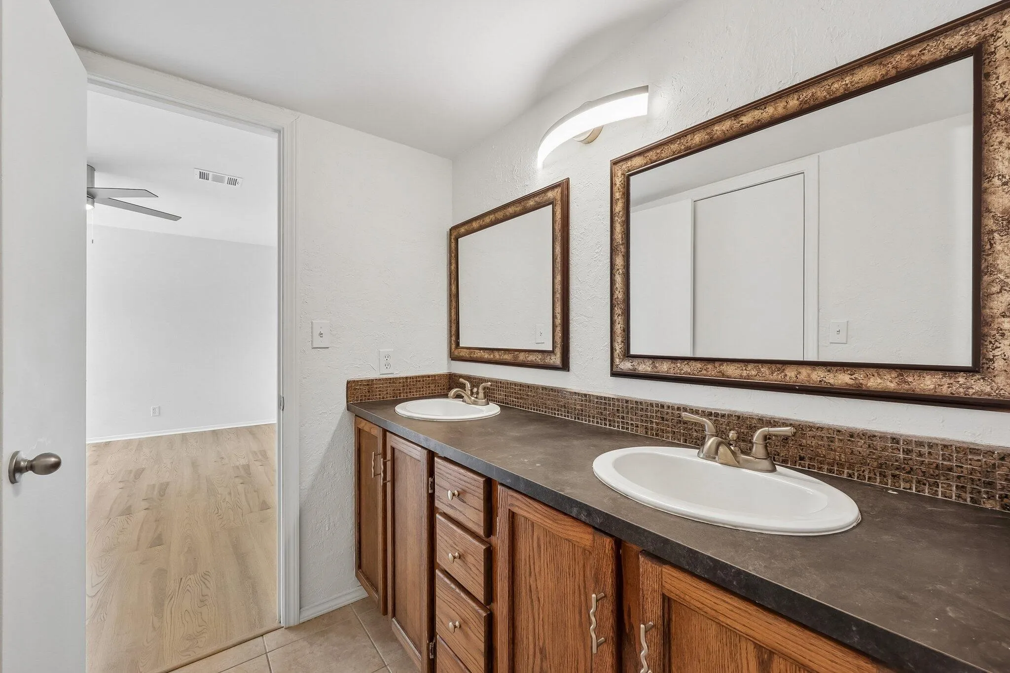 Condominium For Sale in Dallas County , 5200 Martel Avenue 7D, Dallas, Texas 75206, 2 Bedroom, 2 Bathroom, 1 Garage spaces, 1,070 Sqft, built in 1981, mls#21304118, Real Estate Agent in Dallas, Homes For Sale in Dallas county, Homes For Sale in Dallas, Realtor in Dallas Texas, Real Estate Brokerage Independent Realty Texas, Luminita Cordes Realtor