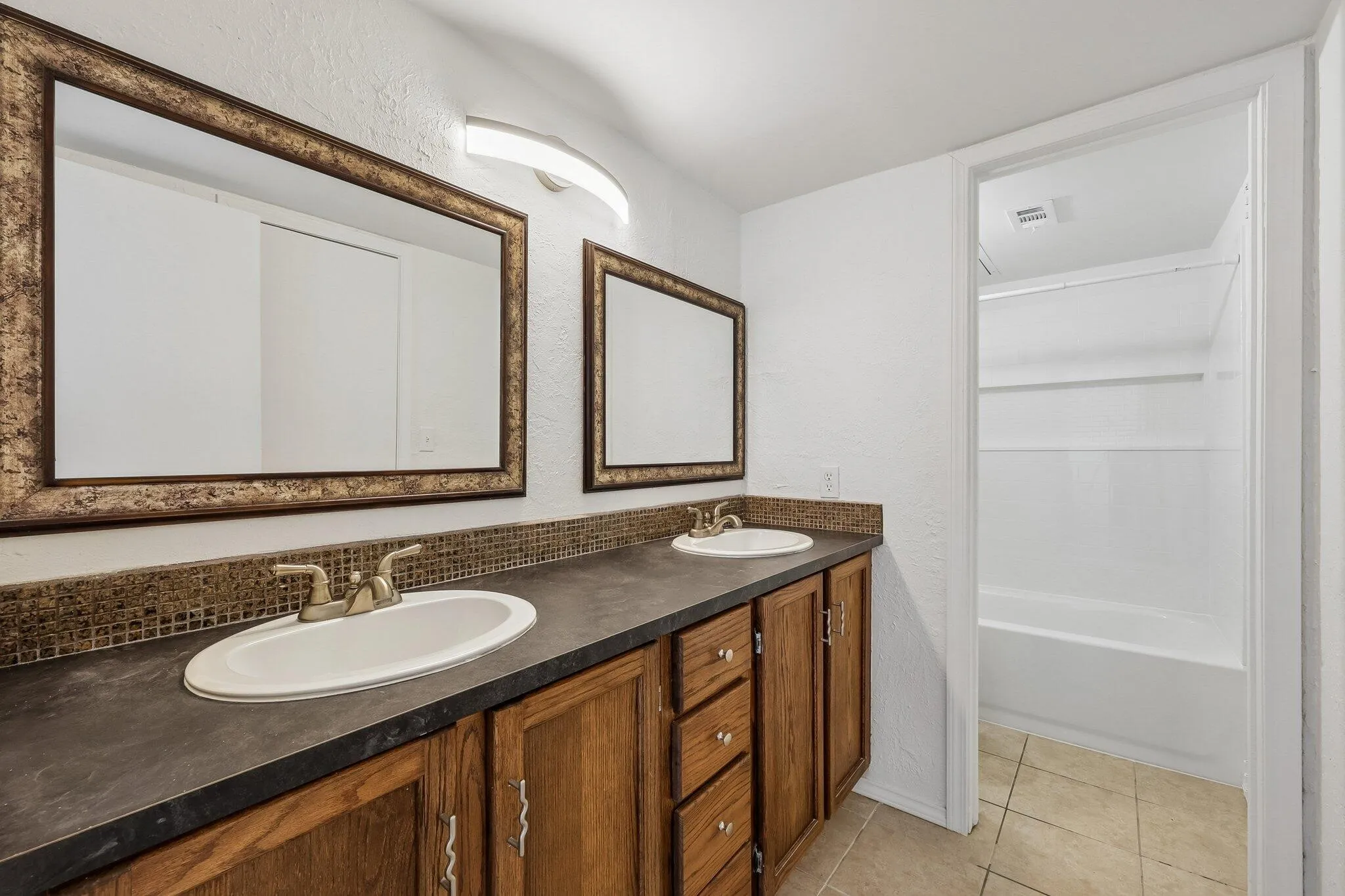 Condominium For Sale in Dallas County , 5200 Martel Avenue 7D, Dallas, Texas 75206, 2 Bedroom, 2 Bathroom, 1 Garage spaces, 1,070 Sqft, built in 1981, mls#21304118, Real Estate Agent in Dallas, Homes For Sale in Dallas county, Homes For Sale in Dallas, Realtor in Dallas Texas, Real Estate Brokerage Independent Realty Texas, Luminita Cordes Realtor
