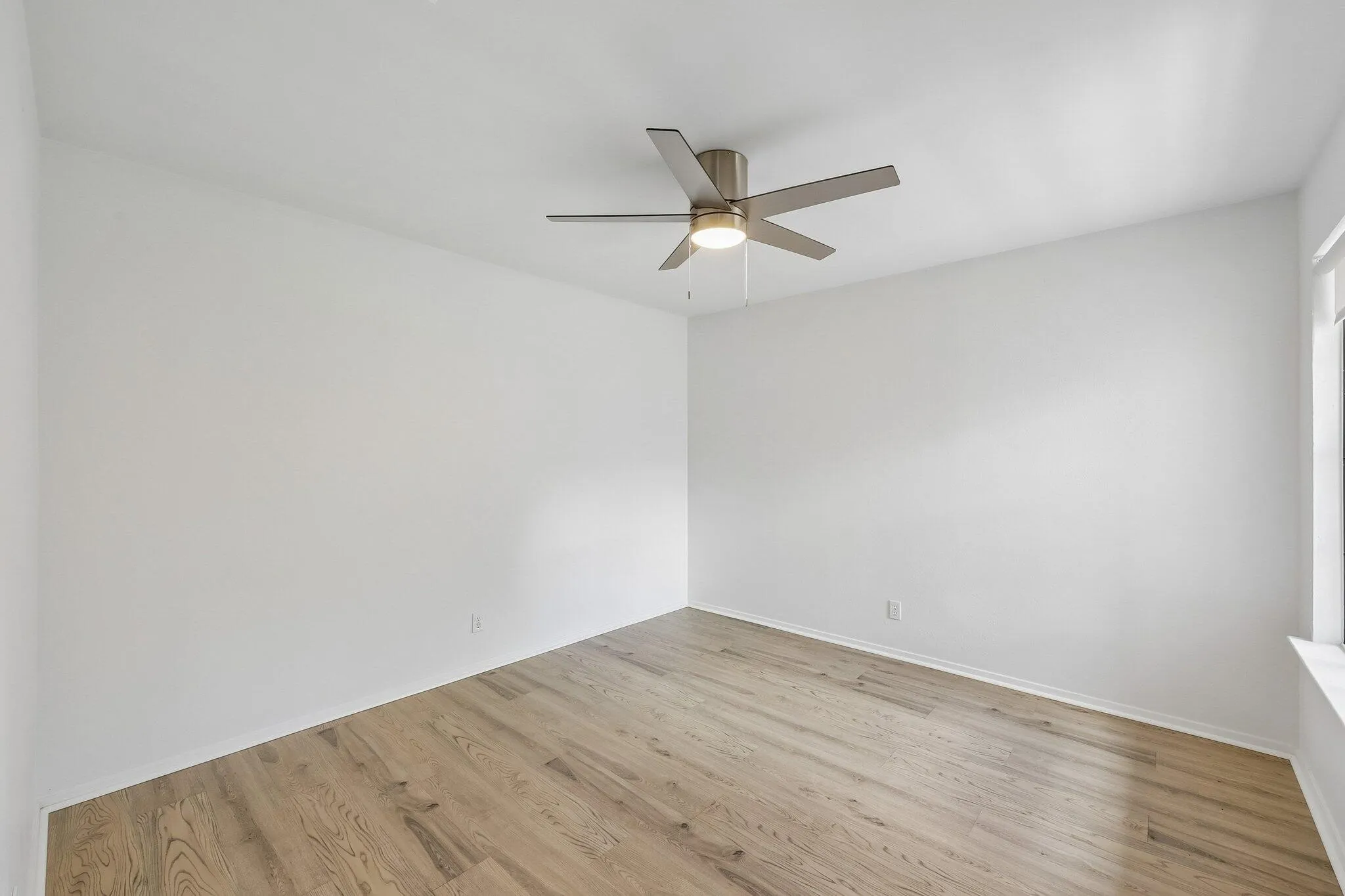 Condominium For Sale in Dallas County , 5200 Martel Avenue 7D, Dallas, Texas 75206, 2 Bedroom, 2 Bathroom, 1 Garage spaces, 1,070 Sqft, built in 1981, mls#21304118, Real Estate Agent in Dallas, Homes For Sale in Dallas county, Homes For Sale in Dallas, Realtor in Dallas Texas, Real Estate Brokerage Independent Realty Texas, Luminita Cordes Realtor