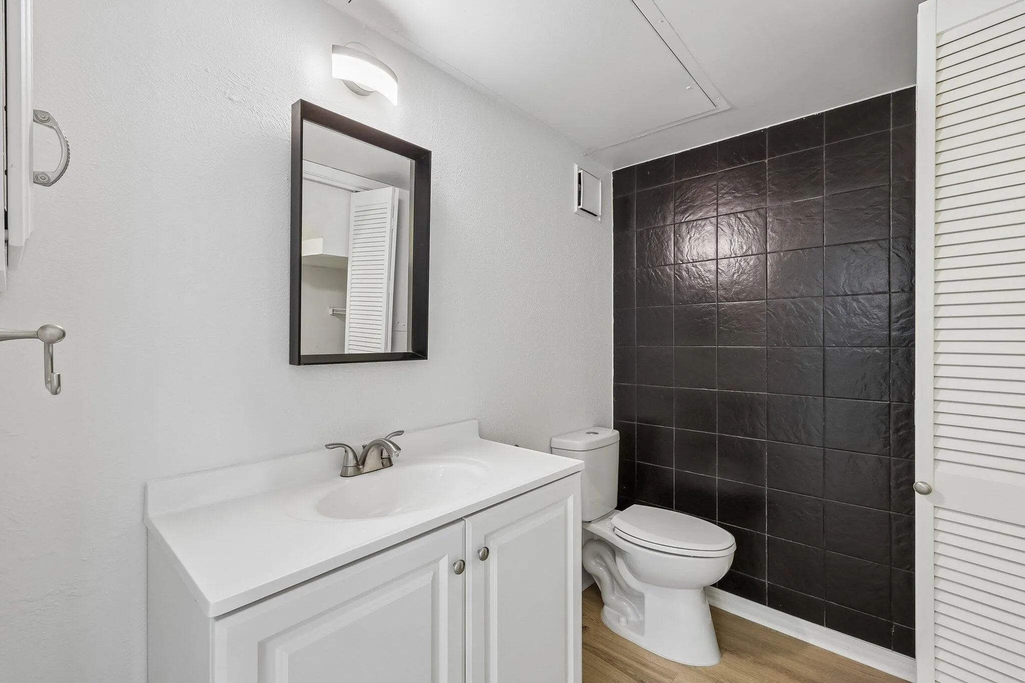 Condominium For Sale in Dallas County , 5200 Martel Avenue 7D, Dallas, Texas 75206, 2 Bedroom, 2 Bathroom, 1 Garage spaces, 1,070 Sqft, built in 1981, mls#21304118, Real Estate Agent in Dallas, Homes For Sale in Dallas county, Homes For Sale in Dallas, Realtor in Dallas Texas, Real Estate Brokerage Independent Realty Texas, Luminita Cordes Realtor