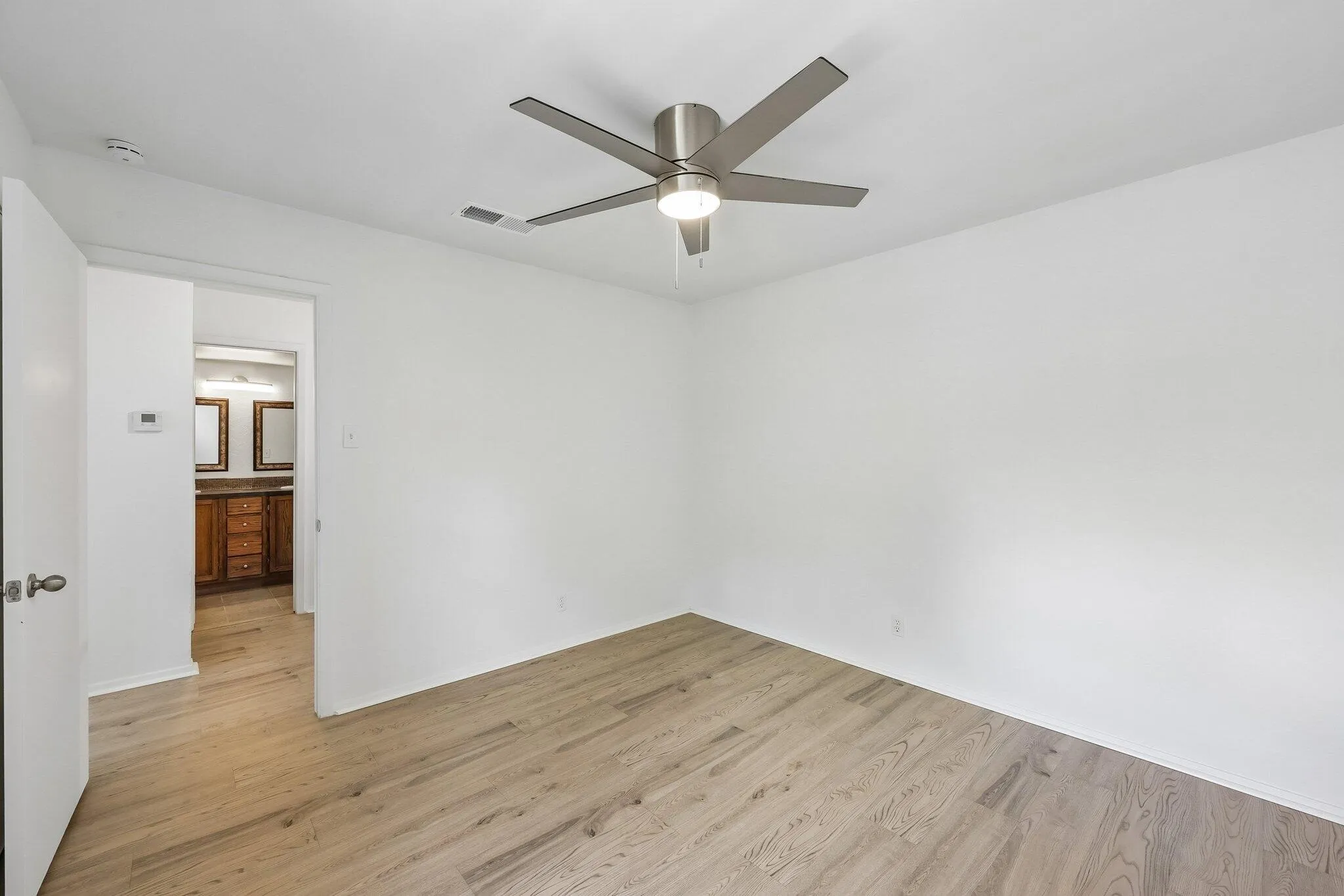 Condominium For Sale in Dallas County , 5200 Martel Avenue 7D, Dallas, Texas 75206, 2 Bedroom, 2 Bathroom, 1 Garage spaces, 1,070 Sqft, built in 1981, mls#21304118, Real Estate Agent in Dallas, Homes For Sale in Dallas county, Homes For Sale in Dallas, Realtor in Dallas Texas, Real Estate Brokerage Independent Realty Texas, Luminita Cordes Realtor