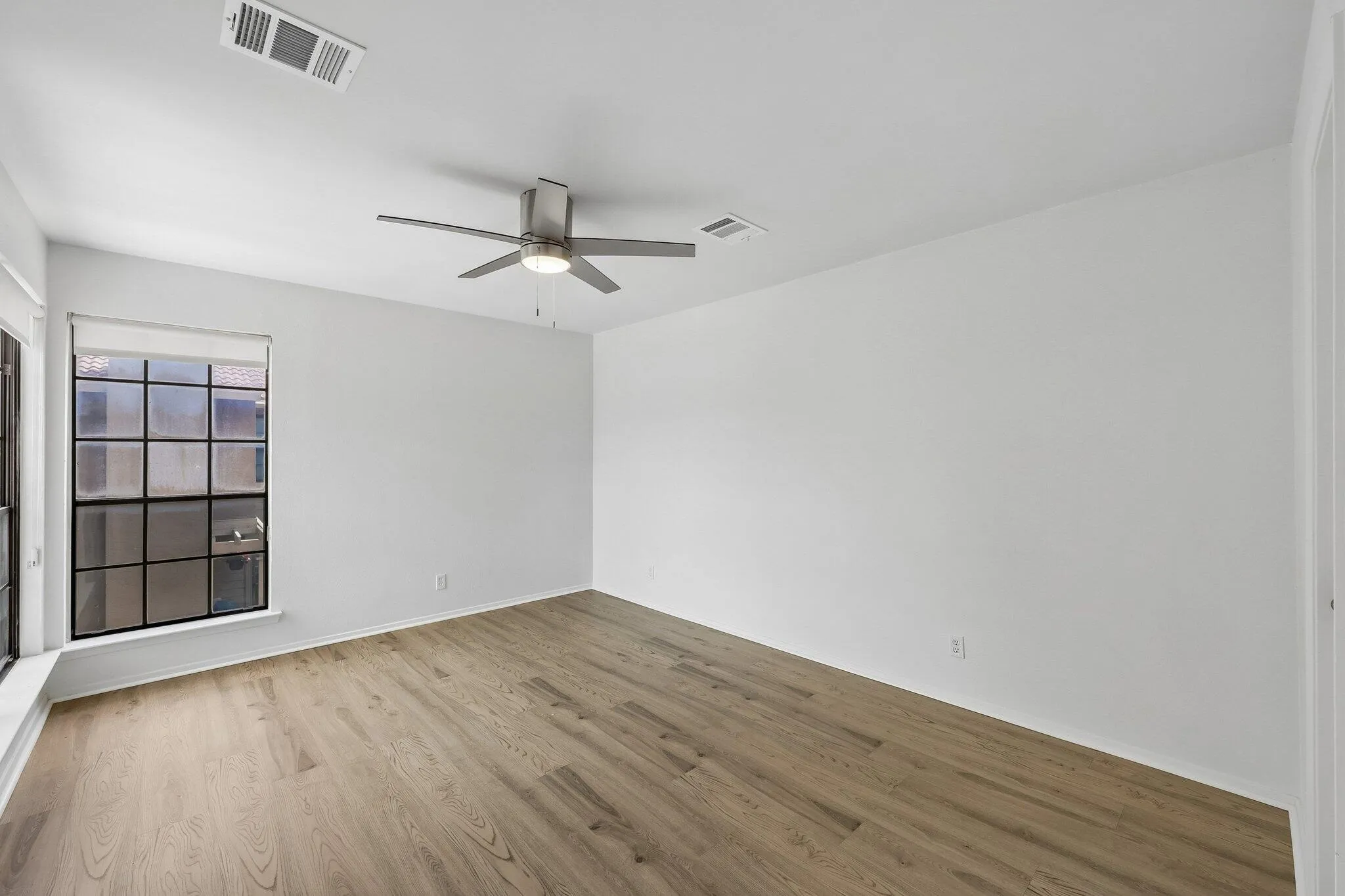 Condominium For Sale in Dallas County , 5200 Martel Avenue 7D, Dallas, Texas 75206, 2 Bedroom, 2 Bathroom, 1 Garage spaces, 1,070 Sqft, built in 1981, mls#21304118, Real Estate Agent in Dallas, Homes For Sale in Dallas county, Homes For Sale in Dallas, Realtor in Dallas Texas, Real Estate Brokerage Independent Realty Texas, Luminita Cordes Realtor
