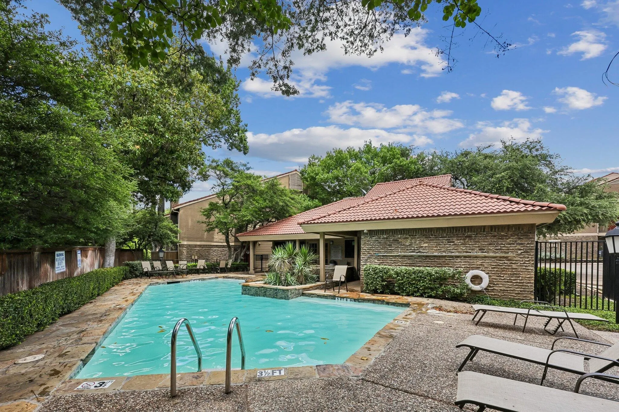 Condominium For Sale in Dallas County , 5200 Martel Avenue 7D, Dallas, Texas 75206, 2 Bedroom, 2 Bathroom, 1 Garage spaces, 1,070 Sqft, built in 1981, mls#21304118, Real Estate Agent in Dallas, Homes For Sale in Dallas county, Homes For Sale in Dallas, Realtor in Dallas Texas, Real Estate Brokerage Independent Realty Texas, Luminita Cordes Realtor