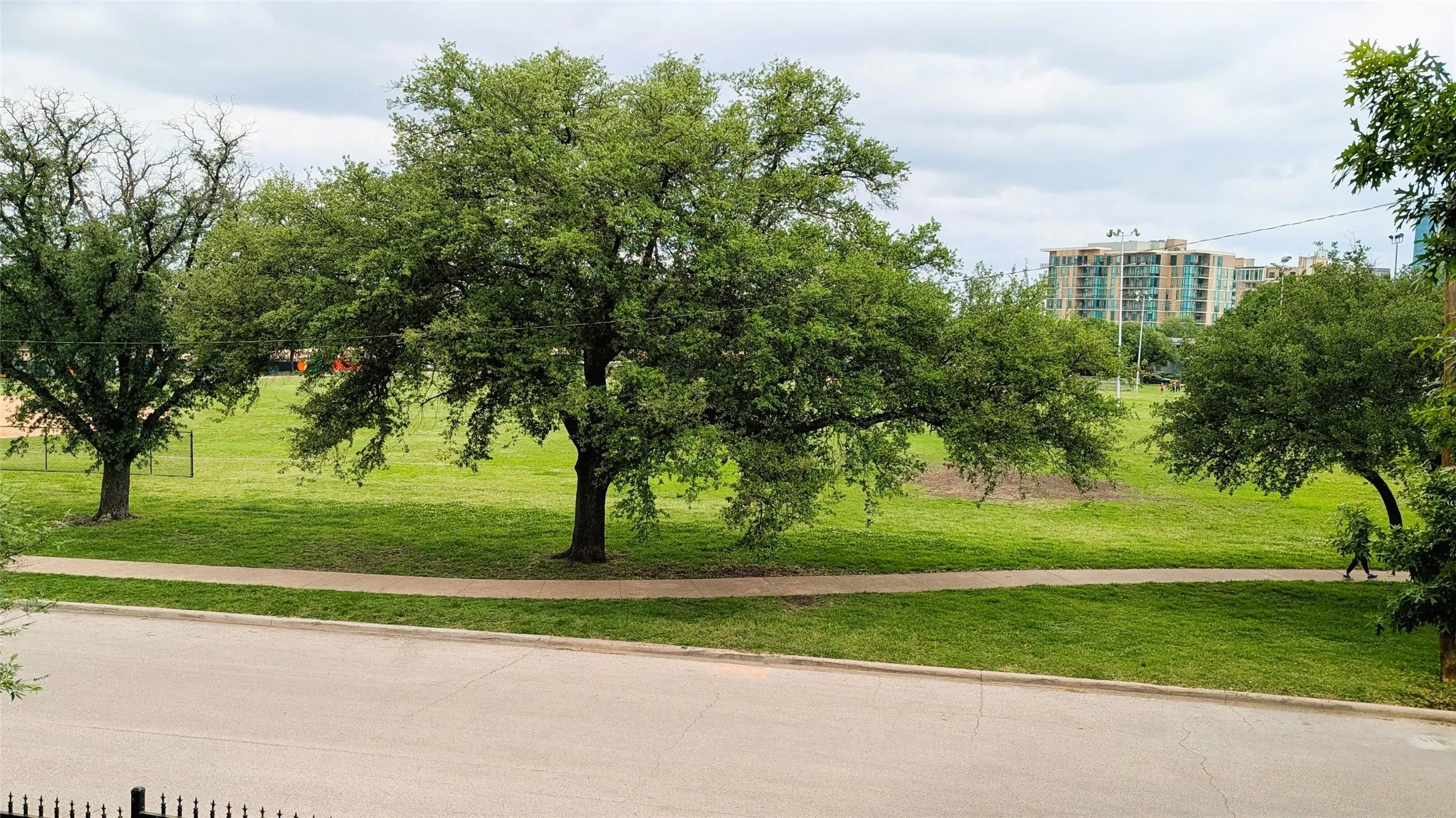 Condominium For Sale in Dallas County , 5200 Martel Avenue 7D, Dallas, Texas 75206, 2 Bedroom, 2 Bathroom, 1 Garage spaces, 1,070 Sqft, built in 1981, mls#21304118, Real Estate Agent in Dallas, Homes For Sale in Dallas county, Homes For Sale in Dallas, Realtor in Dallas Texas, Real Estate Brokerage Independent Realty Texas, Luminita Cordes Realtor