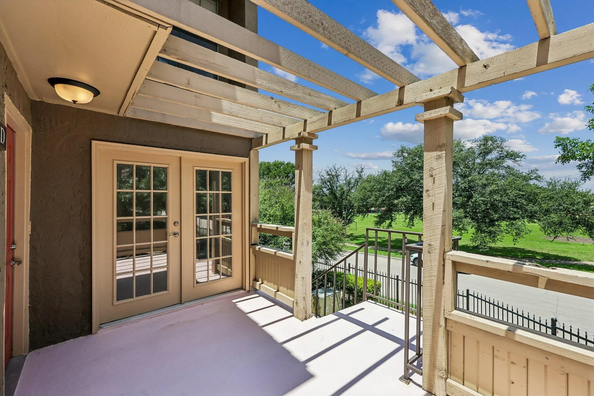 Condominium For Sale in Dallas County , 5200 Martel Avenue 7D, Dallas, Texas 75206, 2 Bedroom, 2 Bathroom, 1 Garage spaces, 1,070 Sqft, built in 1981, mls#21304118, Real Estate Agent in Dallas, Homes For Sale in Dallas county, Homes For Sale in Dallas, Realtor in Dallas Texas, Real Estate Brokerage Independent Realty Texas, Luminita Cordes Realtor