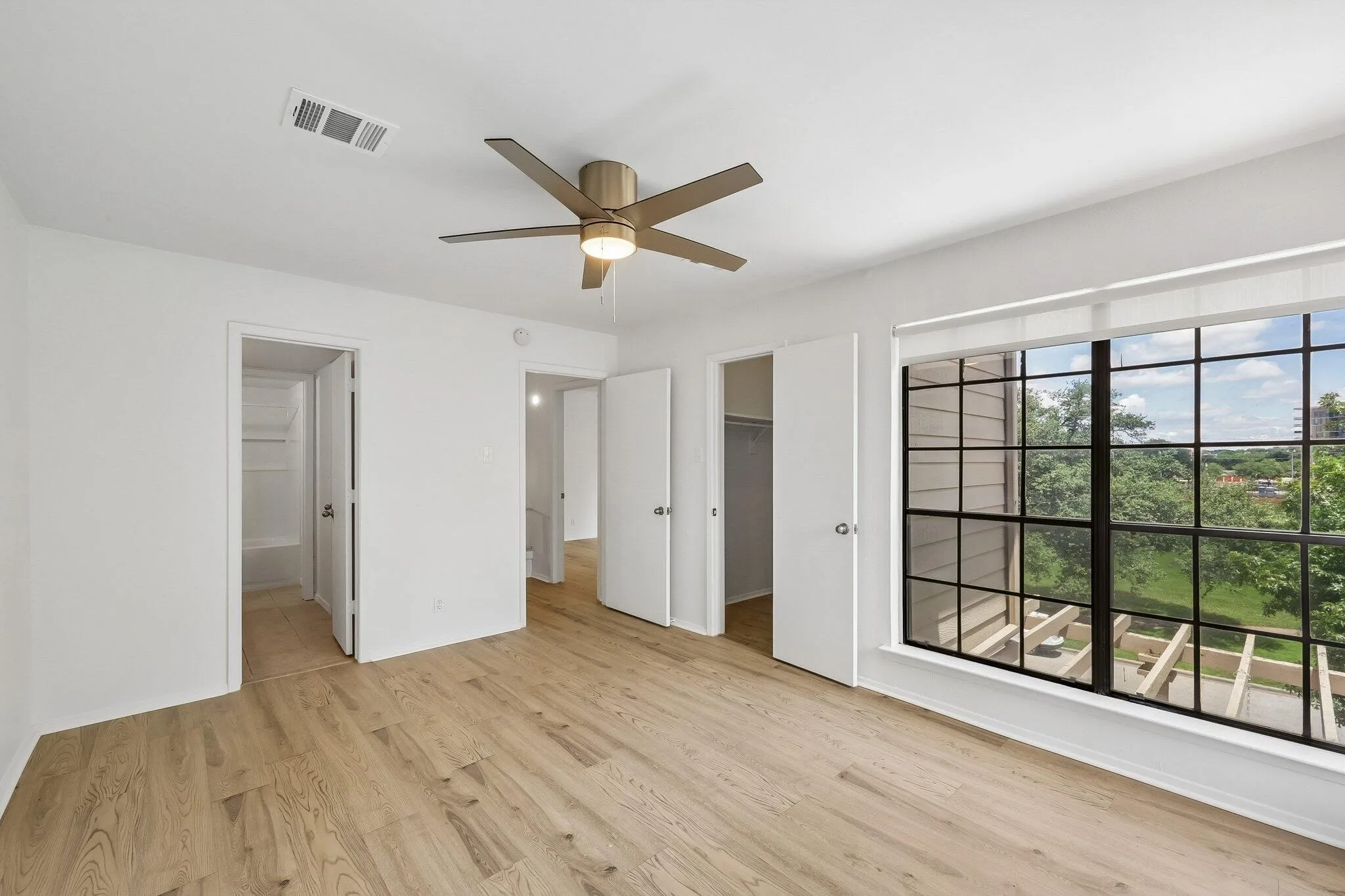 Condominium For Sale in Dallas County , 5200 Martel Avenue 7D, Dallas, Texas 75206, 2 Bedroom, 2 Bathroom, 1 Garage spaces, 1,070 Sqft, built in 1981, mls#21304118, Real Estate Agent in Dallas, Homes For Sale in Dallas county, Homes For Sale in Dallas, Realtor in Dallas Texas, Real Estate Brokerage Independent Realty Texas, Luminita Cordes Realtor