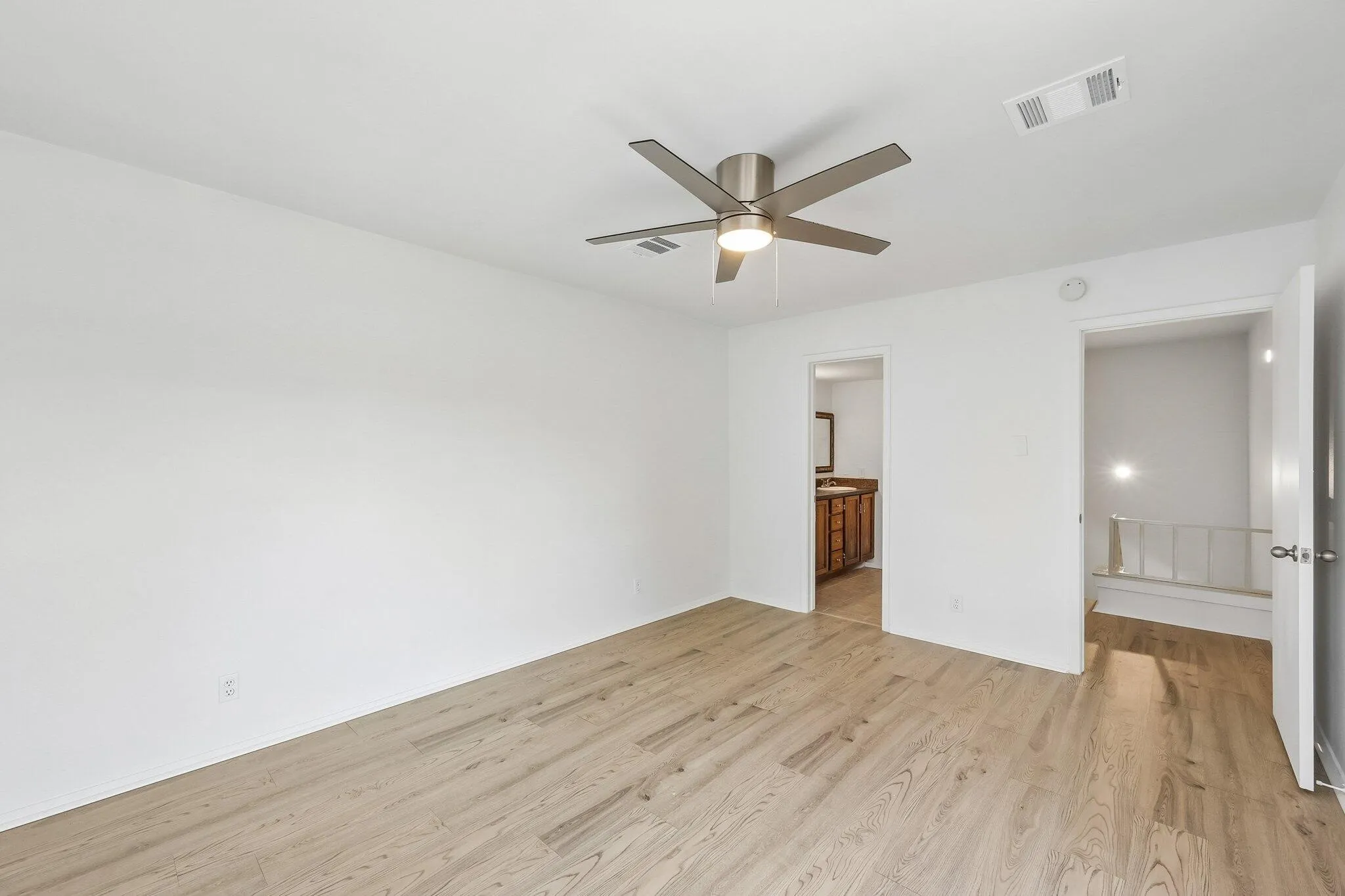 Condominium For Sale in Dallas County , 5200 Martel Avenue 7D, Dallas, Texas 75206, 2 Bedroom, 2 Bathroom, 1 Garage spaces, 1,070 Sqft, built in 1981, mls#21304118, Real Estate Agent in Dallas, Homes For Sale in Dallas county, Homes For Sale in Dallas, Realtor in Dallas Texas, Real Estate Brokerage Independent Realty Texas, Luminita Cordes Realtor