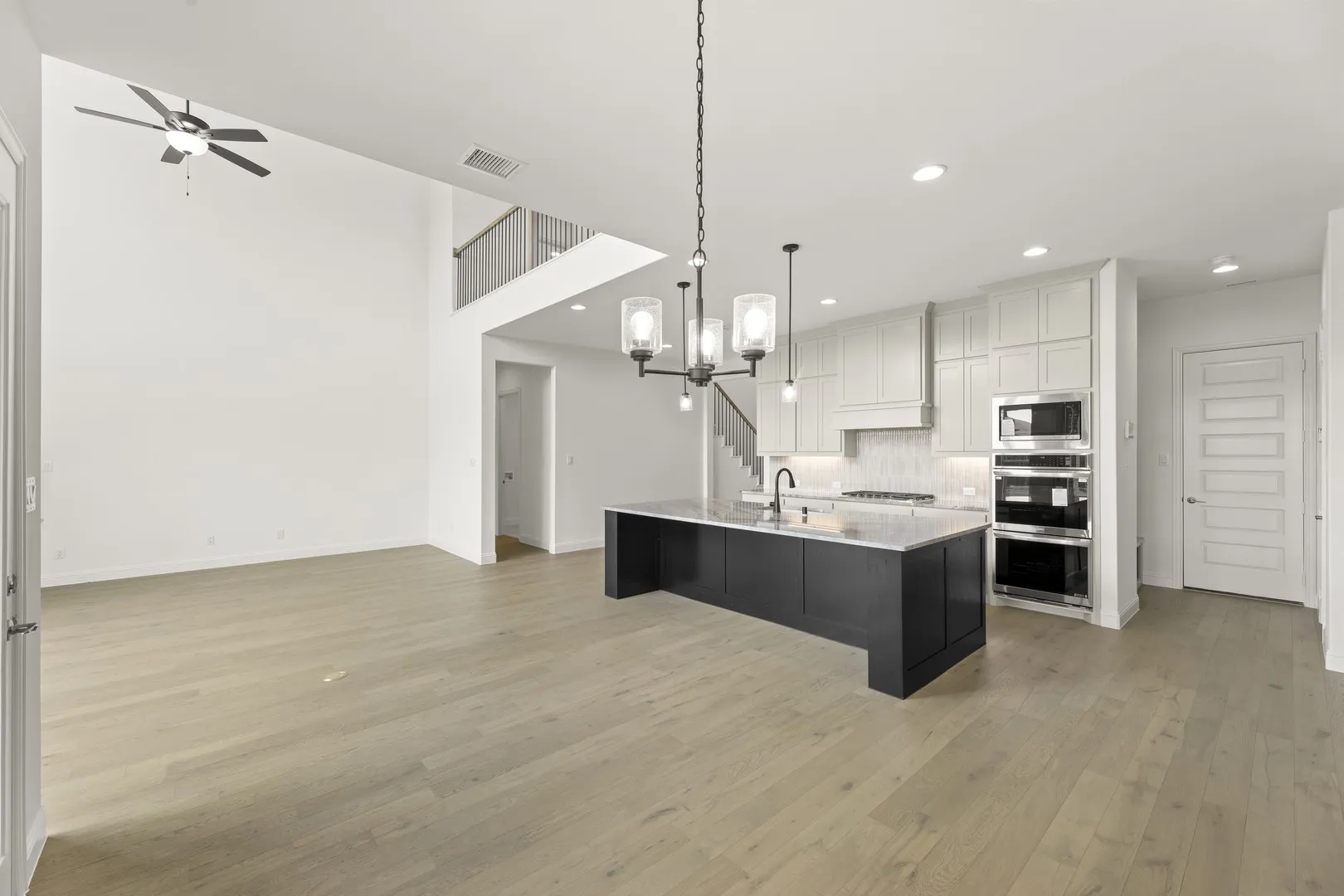 11. 2115 Morris - Dining (2)