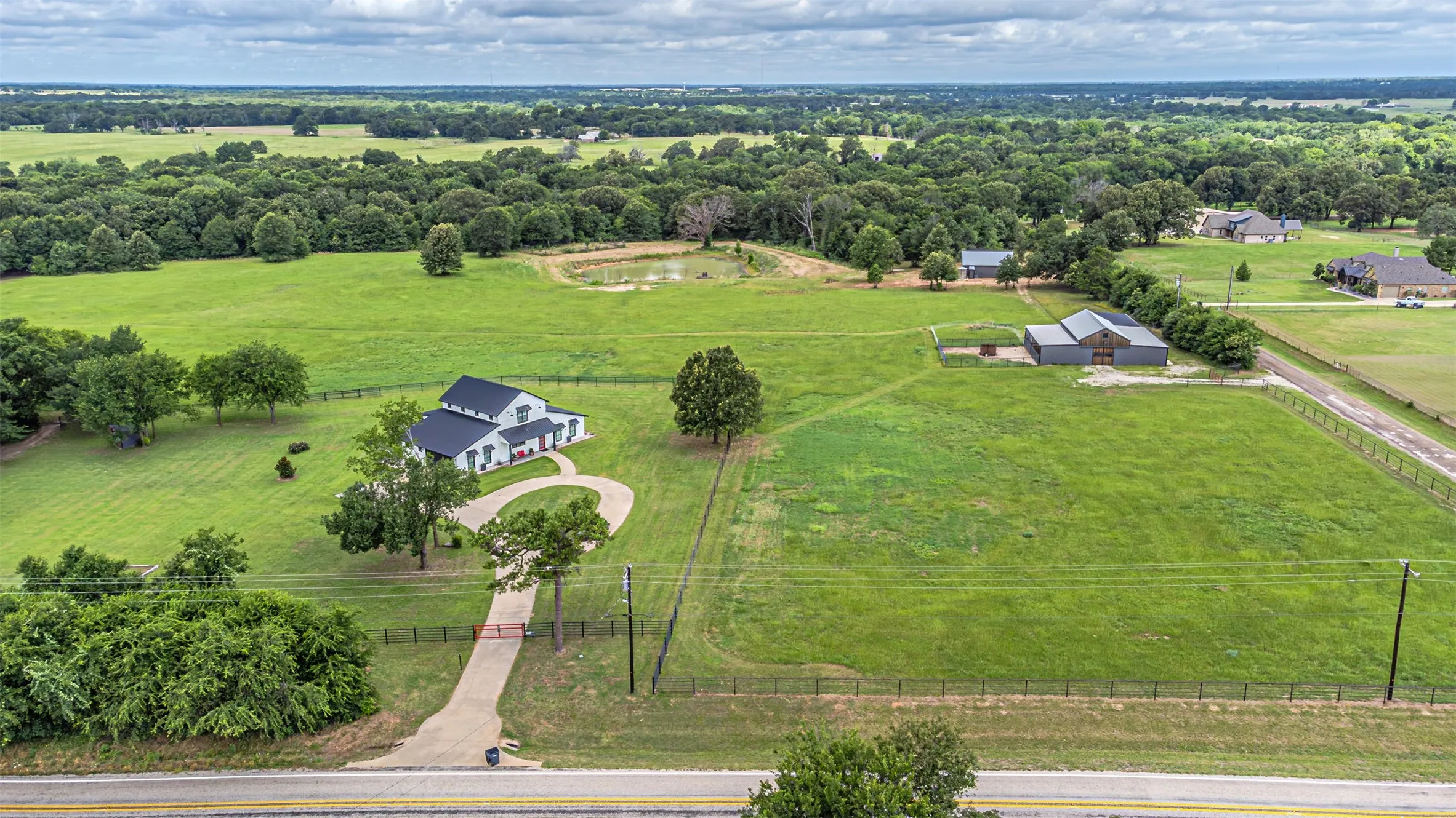 Single Family Residence For Sale in Van Zandt County , 4671 FM 1504, Wills Point, Texas 75169, 3 Bedroom, 3 Bathroom, 2 Garage spaces, 1,904 Sqft, built in 2017, mls#21303678, Real Estate Agent in Wills Point, Homes For Sale in Van Zandt county, Homes For Sale in Wills Point, Realtor in Wills Point Texas, Real Estate Brokerage Independent Realty Texas, Luminita Cordes Realtor