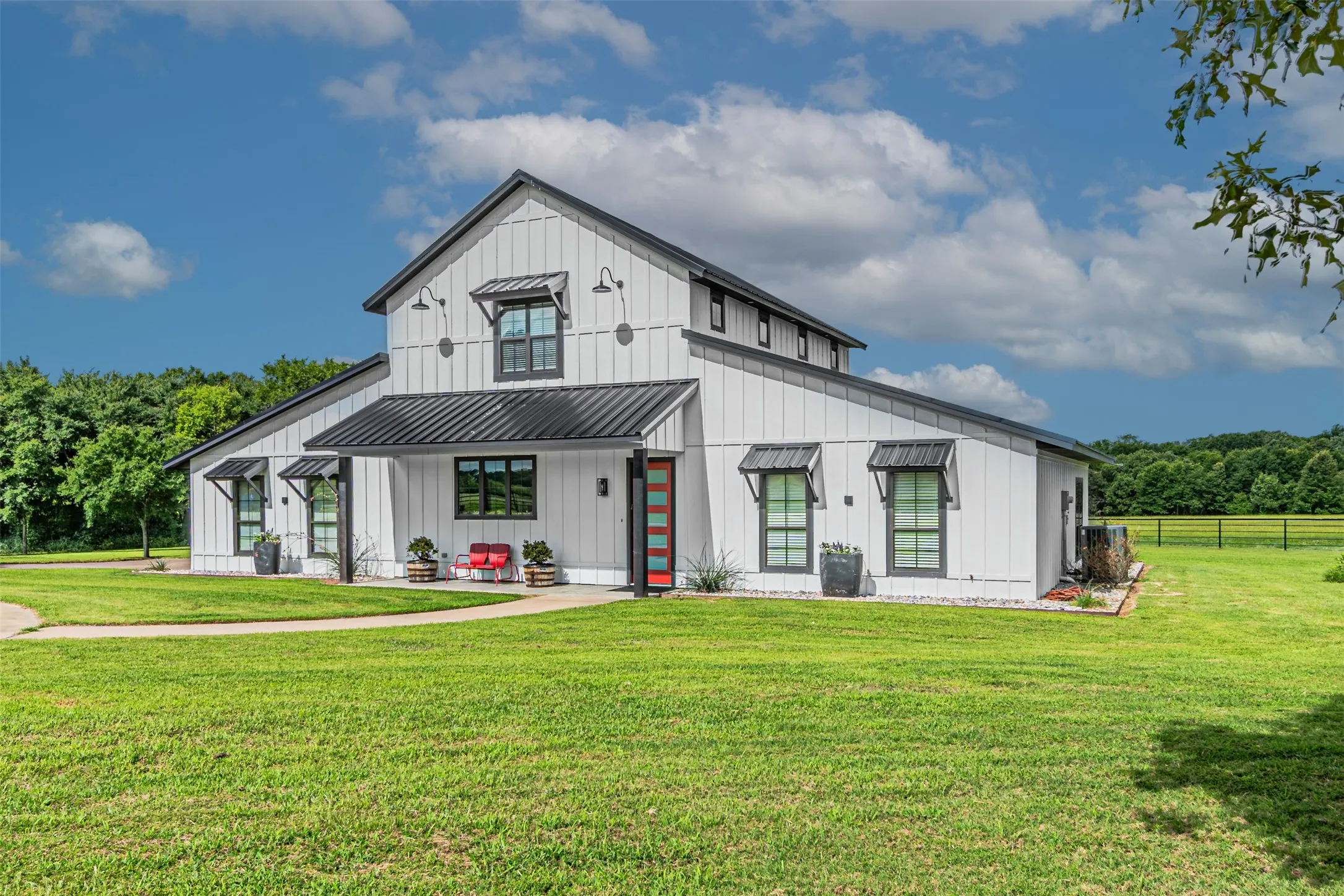 Single Family Residence For Sale in Van Zandt County , 4671 FM 1504, Wills Point, Texas 75169, 3 Bedroom, 3 Bathroom, 2 Garage spaces, 1,904 Sqft, built in 2017, mls#21303678, Real Estate Agent in Wills Point, Homes For Sale in Van Zandt county, Homes For Sale in Wills Point, Realtor in Wills Point Texas, Real Estate Brokerage Independent Realty Texas, Luminita Cordes Realtor