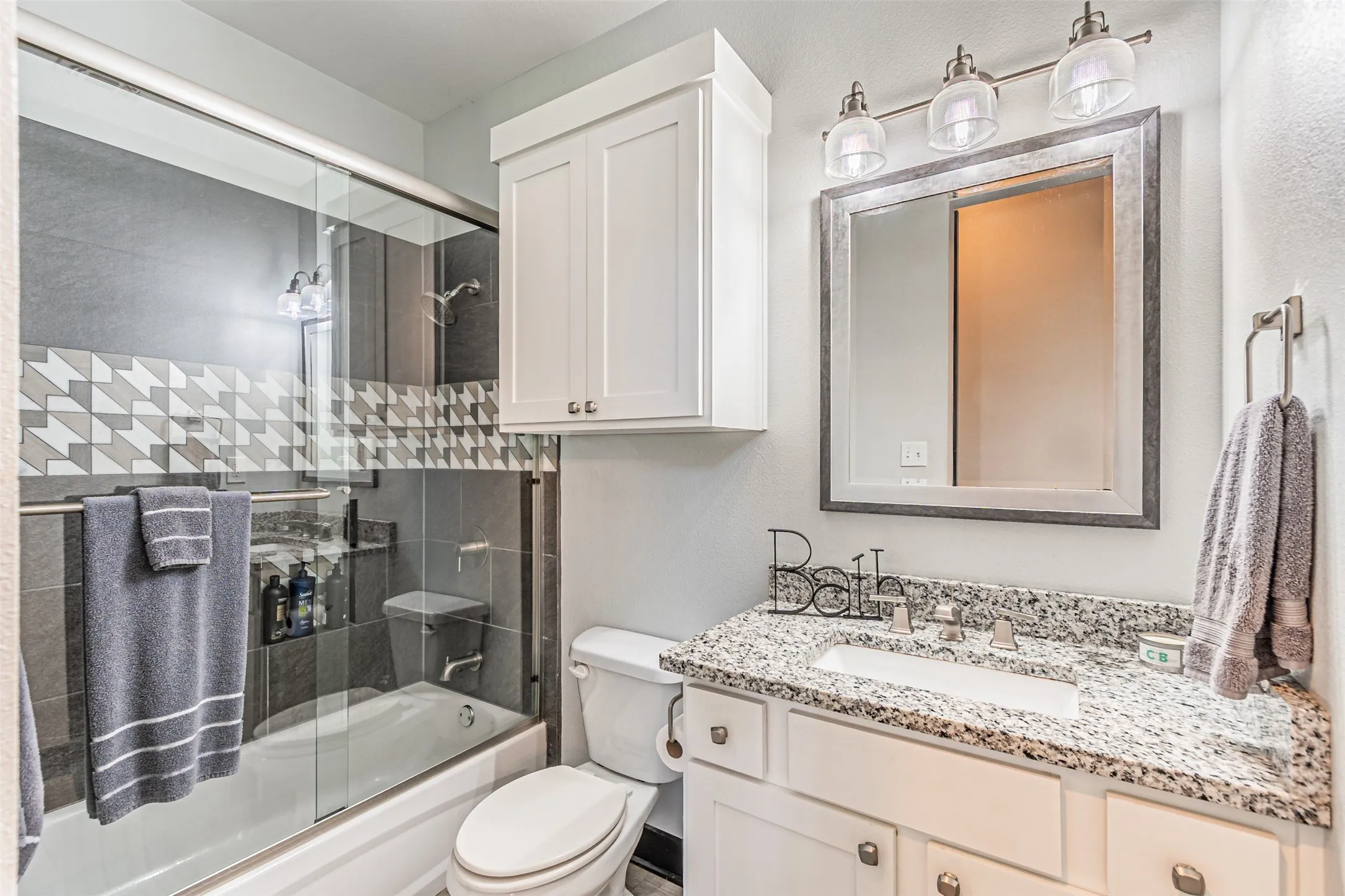 Single Family Residence For Sale in Van Zandt County , 4671 FM 1504, Wills Point, Texas 75169, 3 Bedroom, 3 Bathroom, 2 Garage spaces, 1,904 Sqft, built in 2017, mls#21303678, Real Estate Agent in Wills Point, Homes For Sale in Van Zandt county, Homes For Sale in Wills Point, Realtor in Wills Point Texas, Real Estate Brokerage Independent Realty Texas, Luminita Cordes Realtor