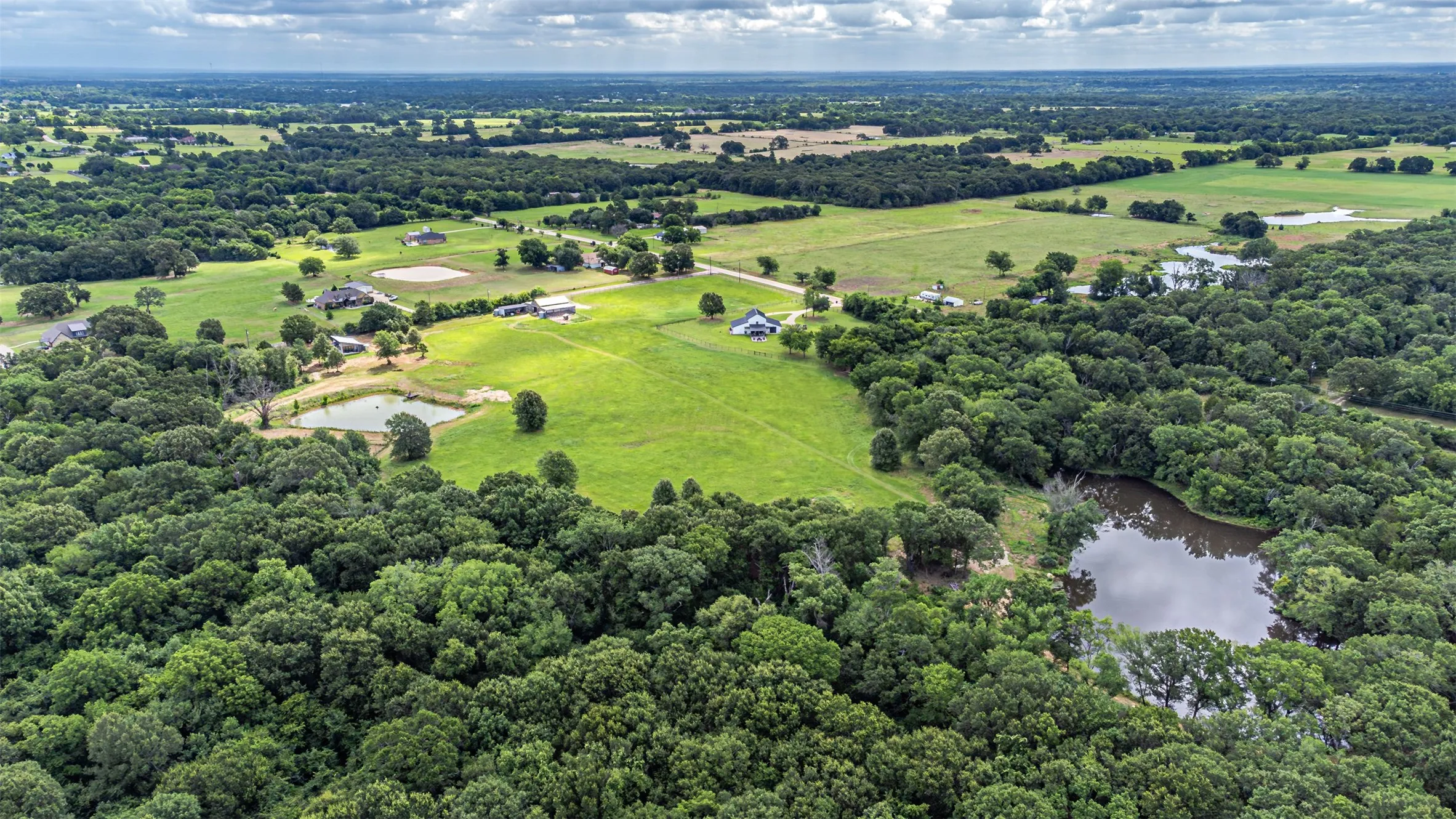 Single Family Residence For Sale in Van Zandt County , 4671 FM 1504, Wills Point, Texas 75169, 3 Bedroom, 3 Bathroom, 2 Garage spaces, 1,904 Sqft, built in 2017, mls#21303678, Real Estate Agent in Wills Point, Homes For Sale in Van Zandt county, Homes For Sale in Wills Point, Realtor in Wills Point Texas, Real Estate Brokerage Independent Realty Texas, Luminita Cordes Realtor