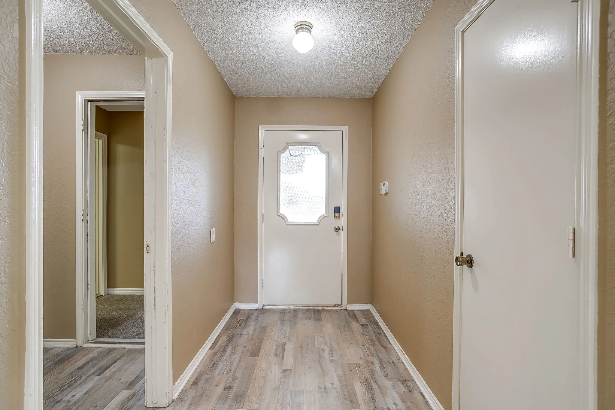 Single Family Residence For Sale in Tarrant County , 9020 Wessex Court, Fort Worth, Texas 76134, 3 Bedroom, 2 Bathroom, Garage spaces, 1,912 Sqft, built in 1986, mls#21302636, Real Estate Agent in Fort Worth, Homes For Sale in Tarrant county, Homes For Sale in Fort Worth, Realtor in Fort Worth Texas, Real Estate Brokerage Independent Realty Texas, Luminita Cordes Realtor