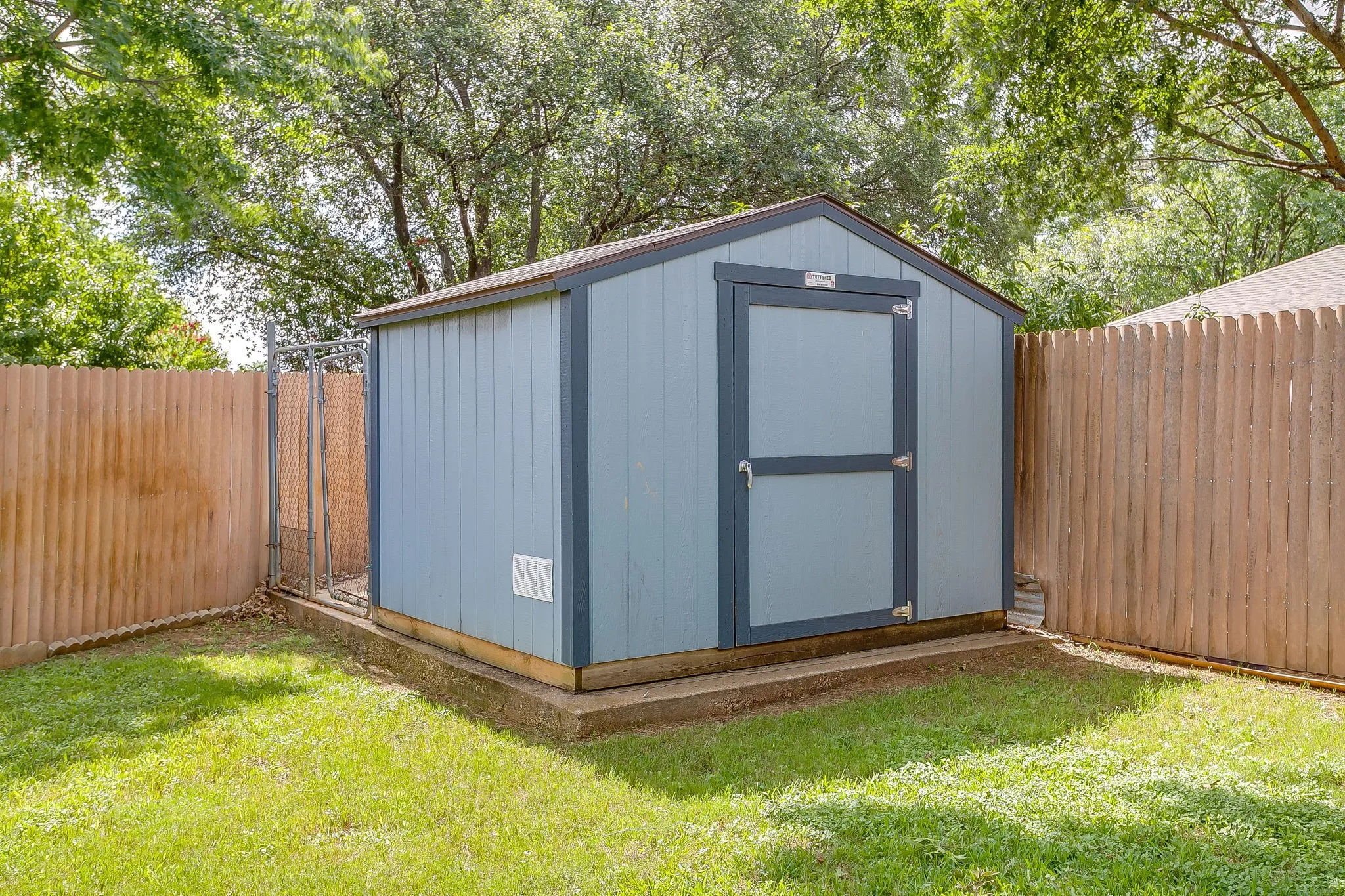 Outdoor structure