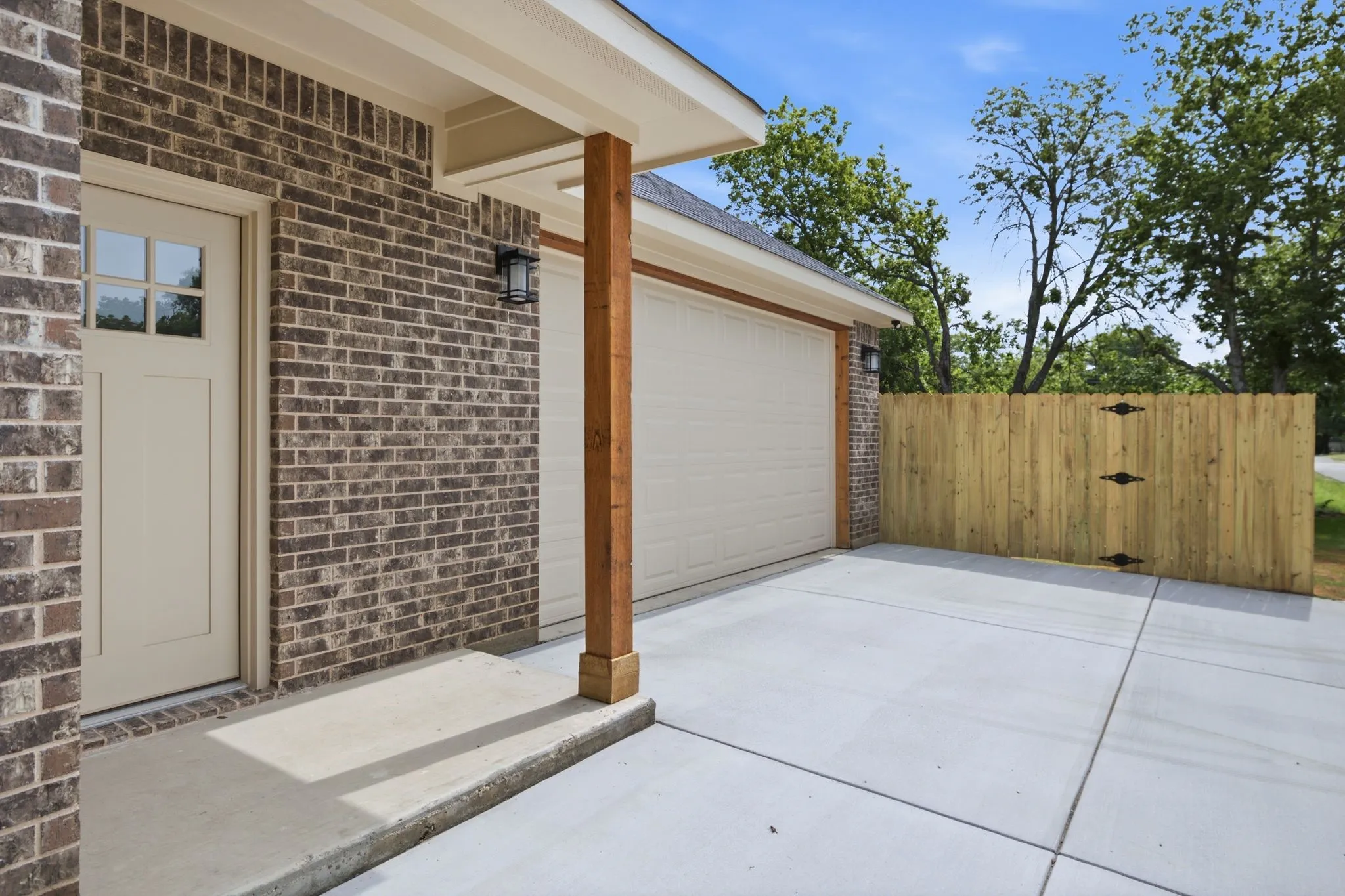 Single Family Residence For Sale in Johnson County , 302 Evans Street, Cleburne, Texas 76031, 4 Bedroom, 2 Bathroom, 2 Garage spaces, 1,617 Sqft, built in 2026, mls#21301068, Real Estate Agent in Cleburne, Homes For Sale in Johnson county, Homes For Sale in Cleburne, Realtor in Cleburne Texas, Real Estate Brokerage Independent Realty Texas, Luminita Cordes Realtor
