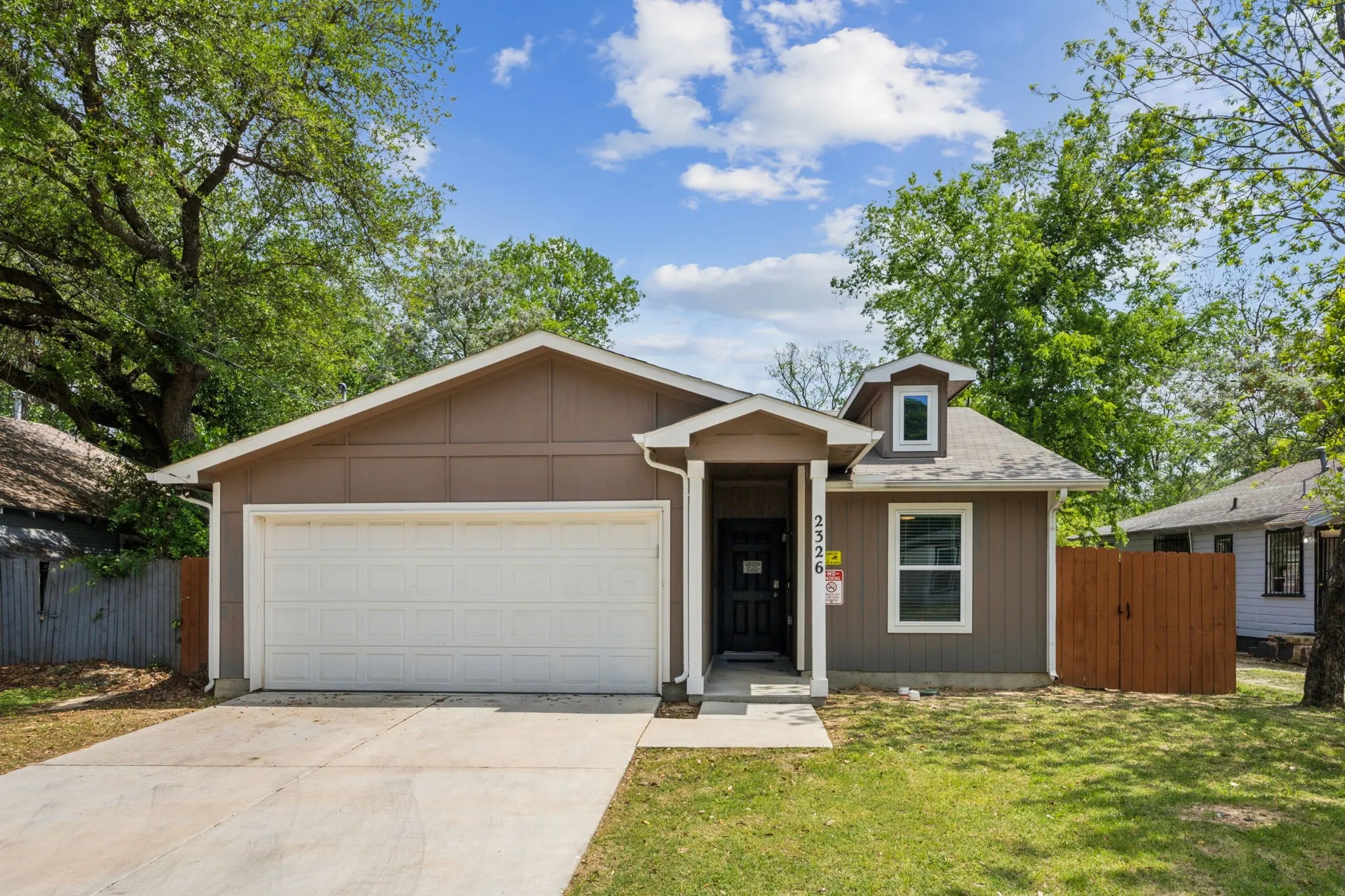 Single Family Residence For Rent in Dallas County , 2326 Harding Street, Dallas, Texas 75215, 3 Bedroom, 2 Bathroom, 2 Garage spaces, 1,068 Sqft, built in 2022, mls#21304187, Real Estate Agent in Dallas, Homes For Rent in Dallas county, Homes For Rent in Dallas, Realtor in Dallas Texas, Real Estate Brokerage Independent Realty Texas, Luminita Cordes Realtor