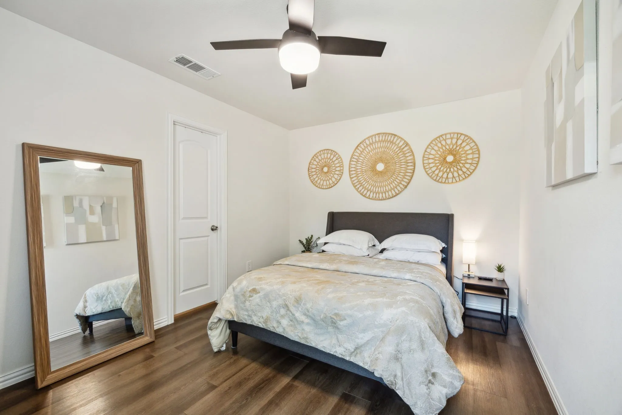 Single Family Residence For Rent in Dallas County , 2326 Harding Street, Dallas, Texas 75215, 3 Bedroom, 2 Bathroom, 2 Garage spaces, 1,068 Sqft, built in 2022, mls#21304187, Real Estate Agent in Dallas, Homes For Rent in Dallas county, Homes For Rent in Dallas, Realtor in Dallas Texas, Real Estate Brokerage Independent Realty Texas, Luminita Cordes Realtor