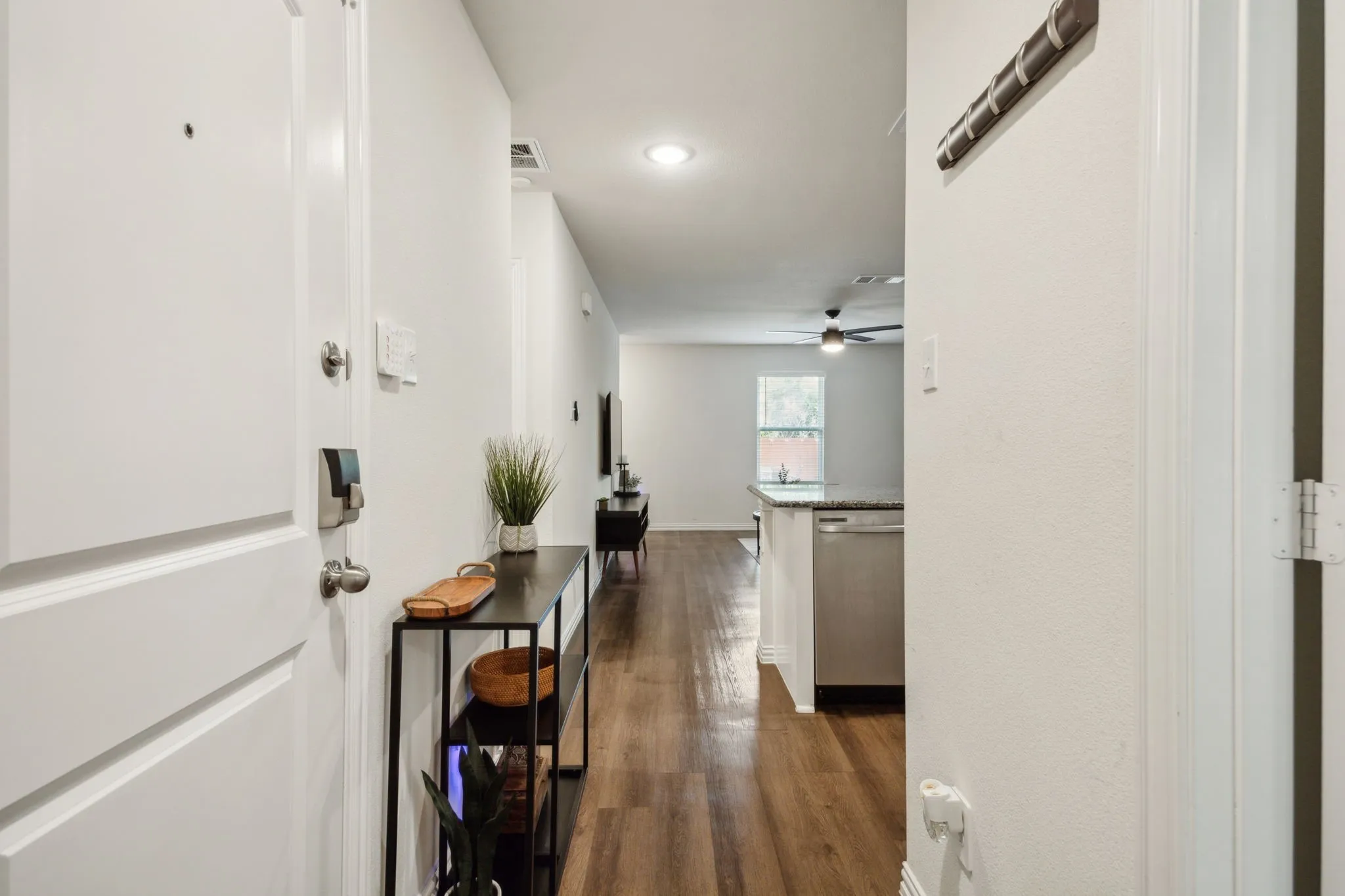 Single Family Residence For Rent in Dallas County , 2326 Harding Street, Dallas, Texas 75215, 3 Bedroom, 2 Bathroom, 2 Garage spaces, 1,068 Sqft, built in 2022, mls#21304187, Real Estate Agent in Dallas, Homes For Rent in Dallas county, Homes For Rent in Dallas, Realtor in Dallas Texas, Real Estate Brokerage Independent Realty Texas, Luminita Cordes Realtor