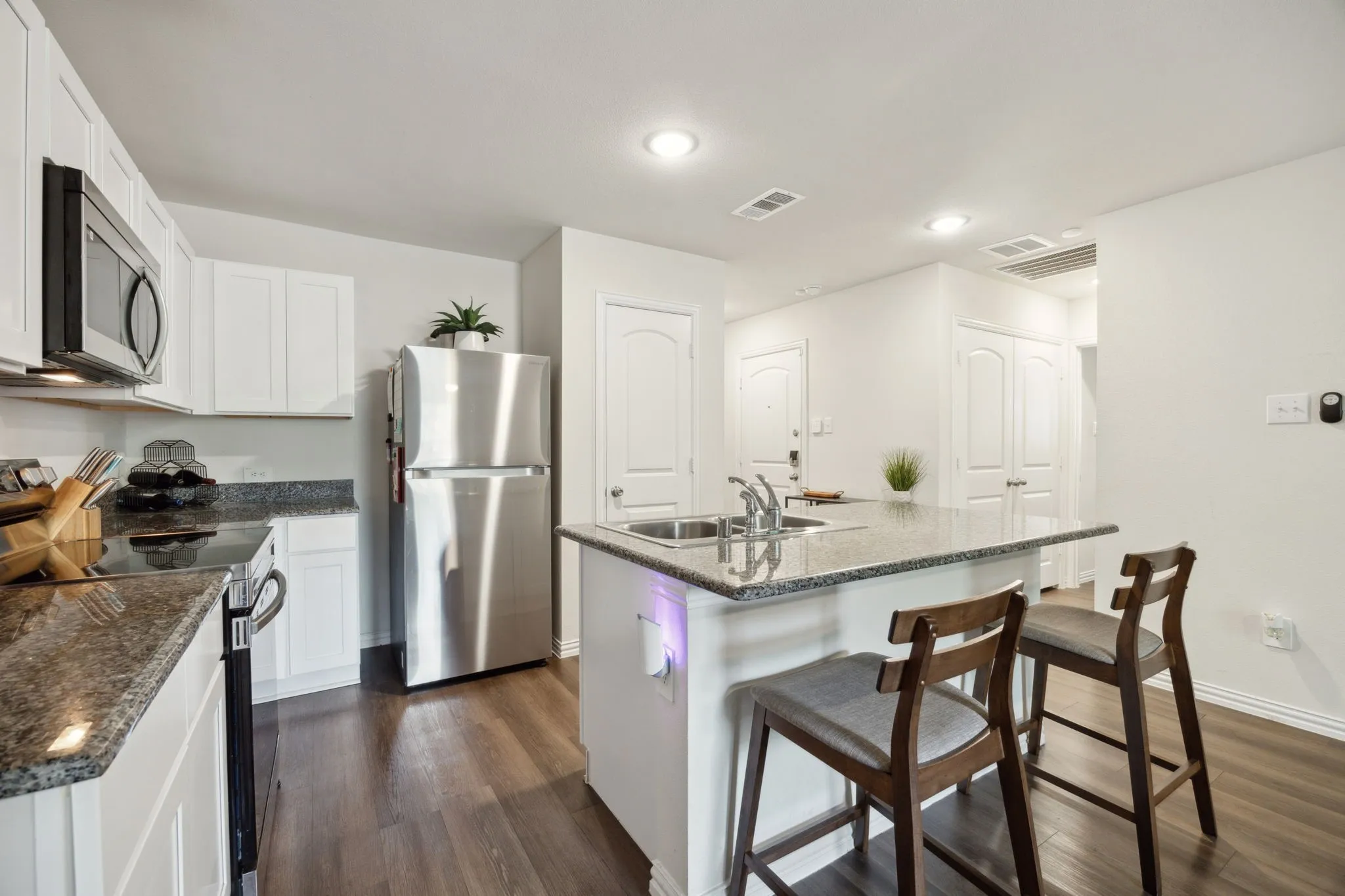 Single Family Residence For Rent in Dallas County , 2326 Harding Street, Dallas, Texas 75215, 3 Bedroom, 2 Bathroom, 2 Garage spaces, 1,068 Sqft, built in 2022, mls#21304187, Real Estate Agent in Dallas, Homes For Rent in Dallas county, Homes For Rent in Dallas, Realtor in Dallas Texas, Real Estate Brokerage Independent Realty Texas, Luminita Cordes Realtor