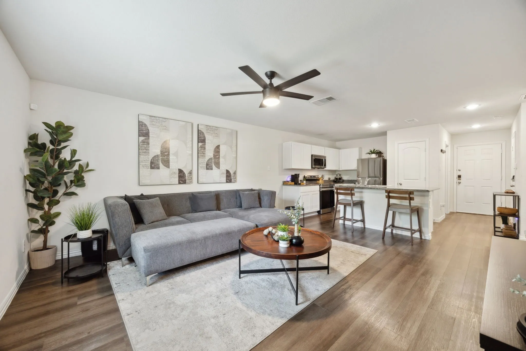 Single Family Residence For Rent in Dallas County , 2326 Harding Street, Dallas, Texas 75215, 3 Bedroom, 2 Bathroom, 2 Garage spaces, 1,068 Sqft, built in 2022, mls#21304187, Real Estate Agent in Dallas, Homes For Rent in Dallas county, Homes For Rent in Dallas, Realtor in Dallas Texas, Real Estate Brokerage Independent Realty Texas, Luminita Cordes Realtor