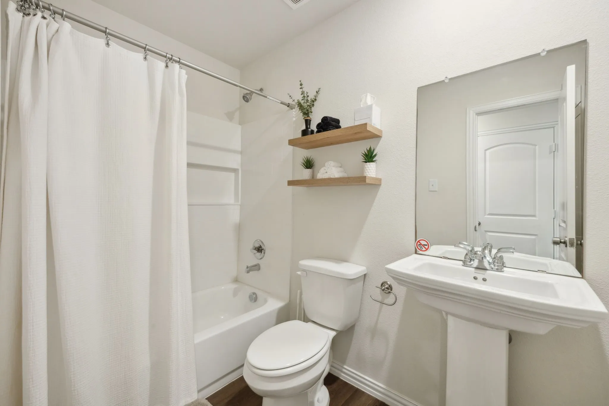 Single Family Residence For Rent in Dallas County , 2326 Harding Street, Dallas, Texas 75215, 3 Bedroom, 2 Bathroom, 2 Garage spaces, 1,068 Sqft, built in 2022, mls#21304187, Real Estate Agent in Dallas, Homes For Rent in Dallas county, Homes For Rent in Dallas, Realtor in Dallas Texas, Real Estate Brokerage Independent Realty Texas, Luminita Cordes Realtor
