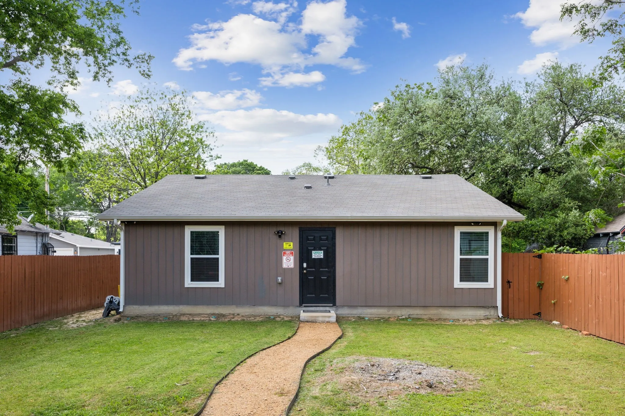 Single Family Residence For Rent in Dallas County , 2326 Harding Street, Dallas, Texas 75215, 3 Bedroom, 2 Bathroom, 2 Garage spaces, 1,068 Sqft, built in 2022, mls#21304187, Real Estate Agent in Dallas, Homes For Rent in Dallas county, Homes For Rent in Dallas, Realtor in Dallas Texas, Real Estate Brokerage Independent Realty Texas, Luminita Cordes Realtor