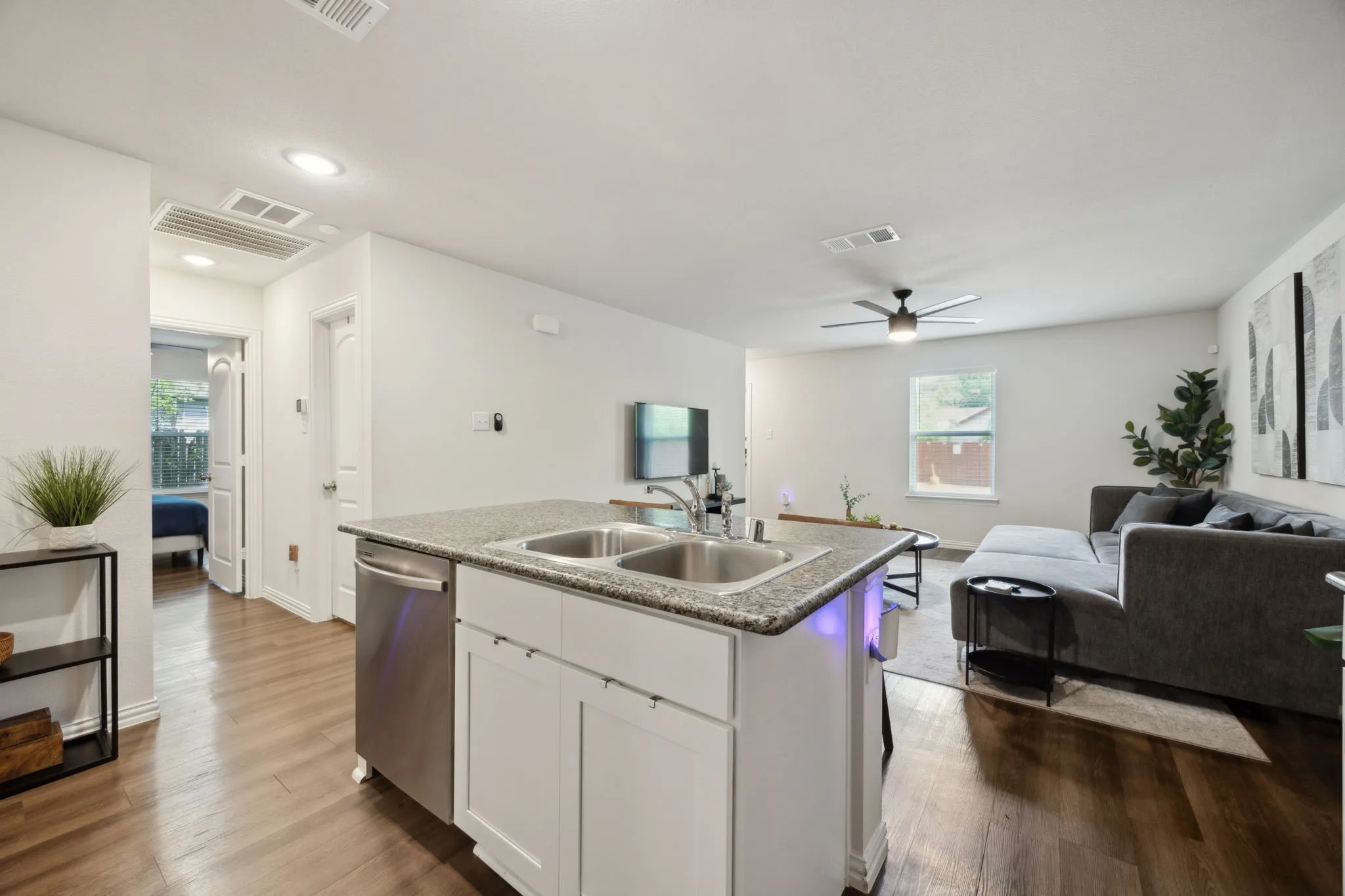 Single Family Residence For Rent in Dallas County , 2326 Harding Street, Dallas, Texas 75215, 3 Bedroom, 2 Bathroom, 2 Garage spaces, 1,068 Sqft, built in 2022, mls#21304187, Real Estate Agent in Dallas, Homes For Rent in Dallas county, Homes For Rent in Dallas, Realtor in Dallas Texas, Real Estate Brokerage Independent Realty Texas, Luminita Cordes Realtor