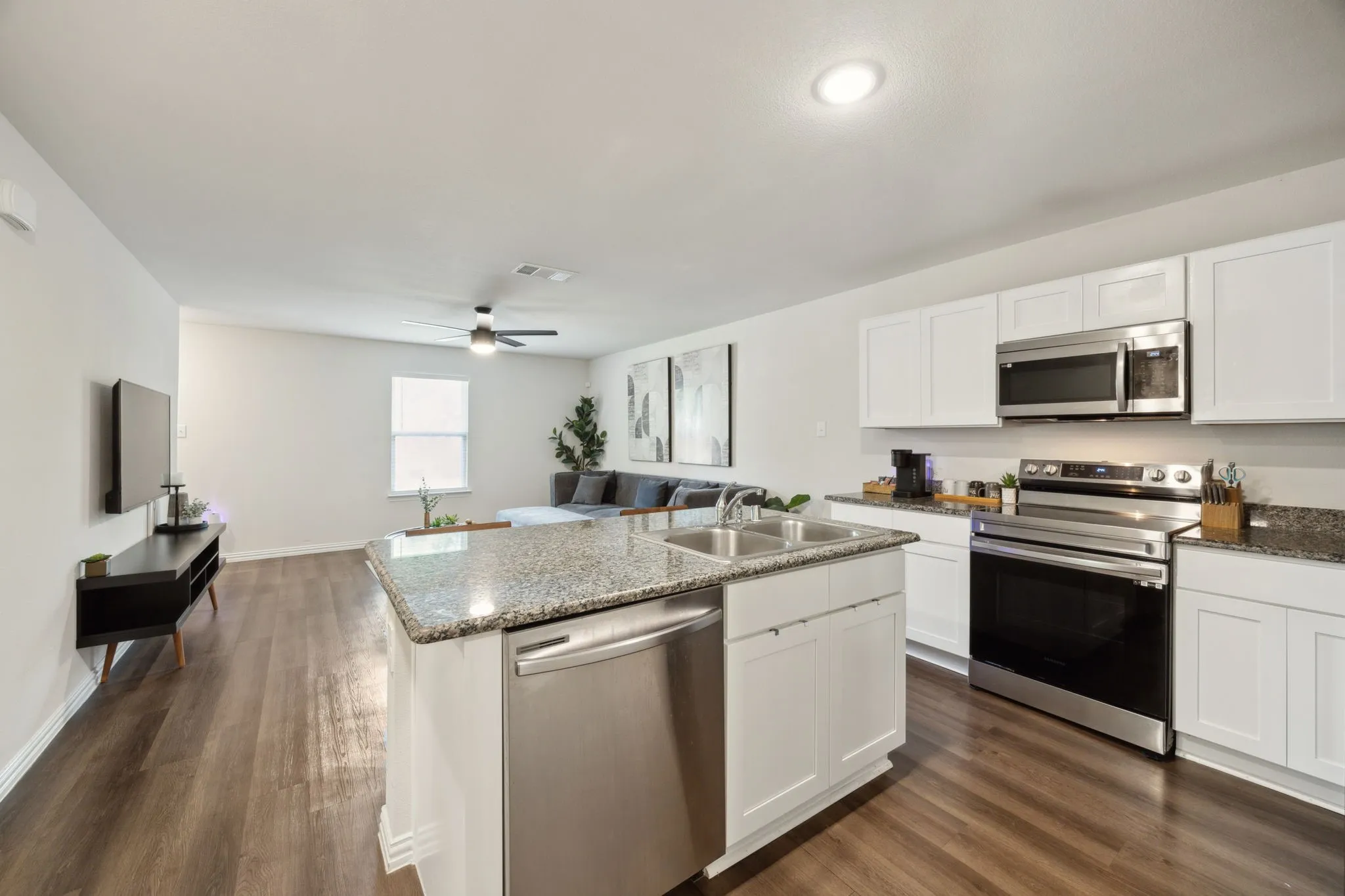 Single Family Residence For Rent in Dallas County , 2326 Harding Street, Dallas, Texas 75215, 3 Bedroom, 2 Bathroom, 2 Garage spaces, 1,068 Sqft, built in 2022, mls#21304187, Real Estate Agent in Dallas, Homes For Rent in Dallas county, Homes For Rent in Dallas, Realtor in Dallas Texas, Real Estate Brokerage Independent Realty Texas, Luminita Cordes Realtor
