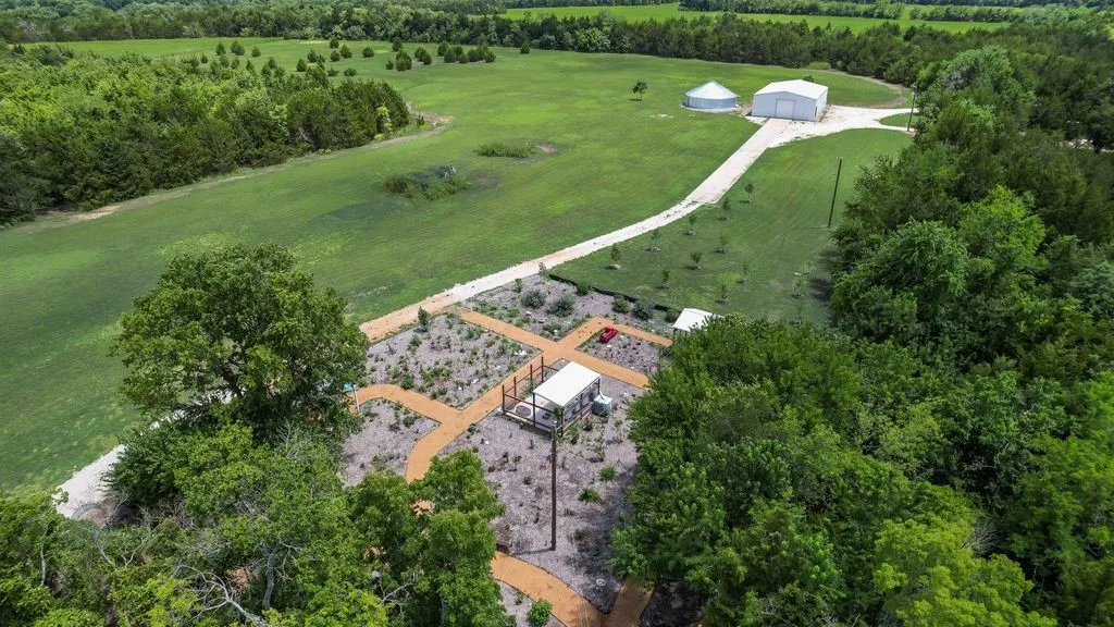 Single Family Residence For Sale in Fannin County , 1070 County Road 3030, Bonham, Texas 75418, 2 Bedroom, 1 Bathroom, Garage spaces, 500 Sqft, built in 2015, mls#21303605, Real Estate Agent in Bonham, Homes For Sale in Fannin county, Homes For Sale in Bonham, Realtor in Bonham Texas, Real Estate Brokerage Independent Realty Texas, Luminita Cordes Realtor