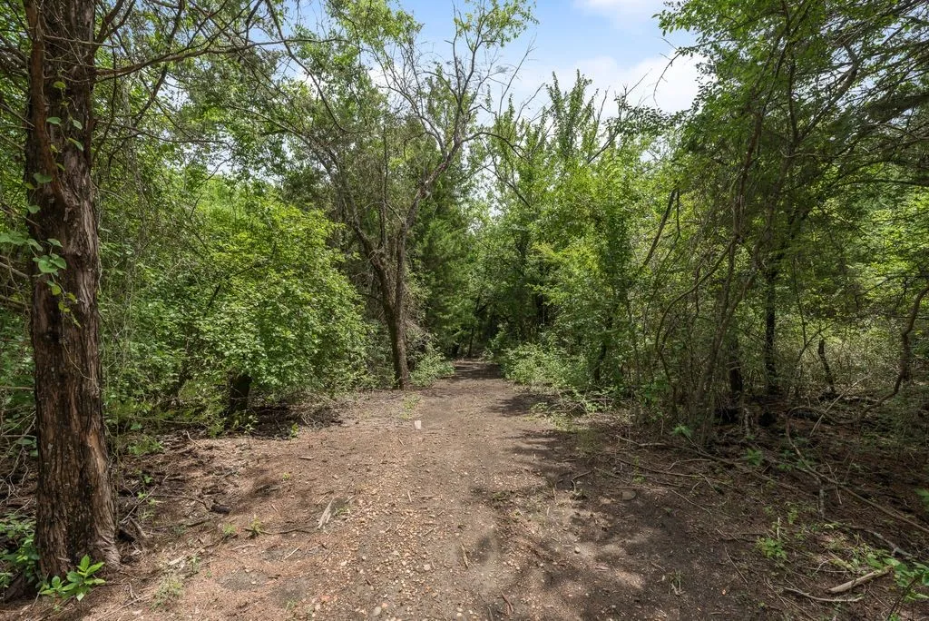 Single Family Residence For Sale in Fannin County , 1070 County Road 3030, Bonham, Texas 75418, 2 Bedroom, 1 Bathroom, Garage spaces, 500 Sqft, built in 2015, mls#21303605, Real Estate Agent in Bonham, Homes For Sale in Fannin county, Homes For Sale in Bonham, Realtor in Bonham Texas, Real Estate Brokerage Independent Realty Texas, Luminita Cordes Realtor