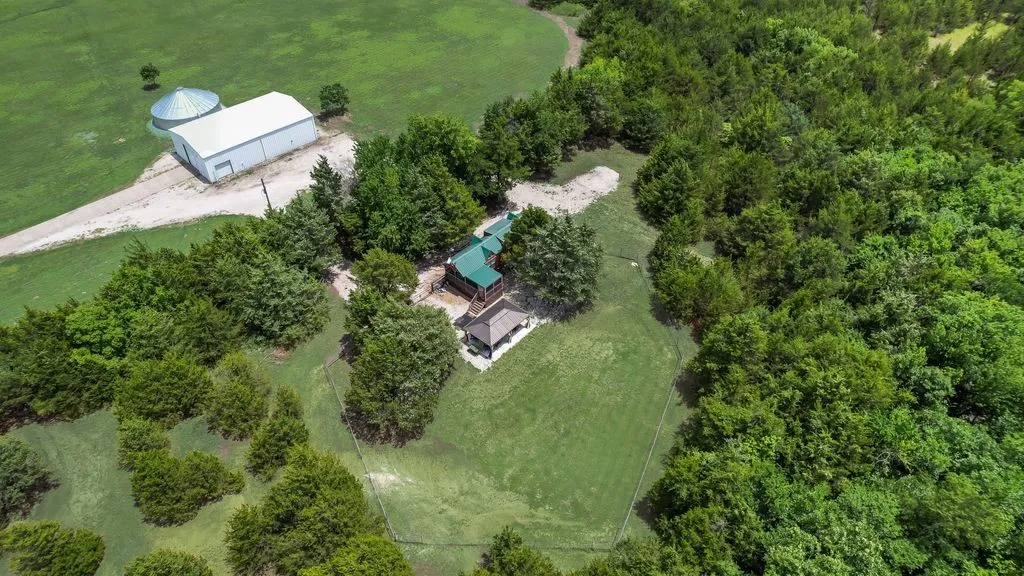 Single Family Residence For Sale in Fannin County , 1070 County Road 3030, Bonham, Texas 75418, 2 Bedroom, 1 Bathroom, Garage spaces, 500 Sqft, built in 2015, mls#21303605, Real Estate Agent in Bonham, Homes For Sale in Fannin county, Homes For Sale in Bonham, Realtor in Bonham Texas, Real Estate Brokerage Independent Realty Texas, Luminita Cordes Realtor