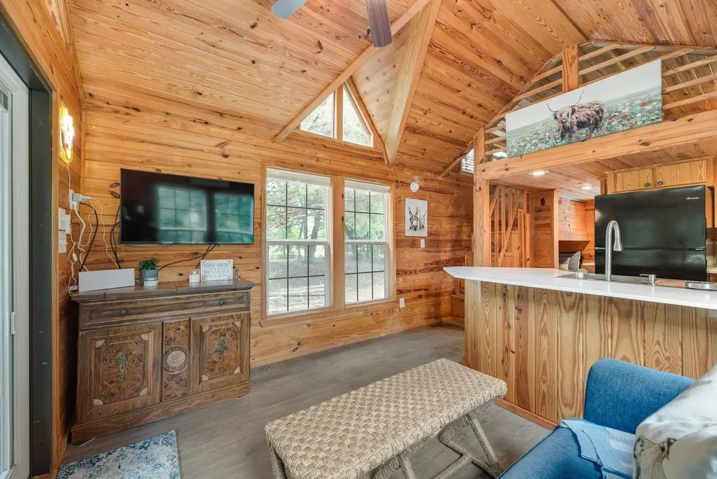 Single Family Residence For Sale in Fannin County , 1070 County Road 3030, Bonham, Texas 75418, 2 Bedroom, 1 Bathroom, Garage spaces, 500 Sqft, built in 2015, mls#21303605, Real Estate Agent in Bonham, Homes For Sale in Fannin county, Homes For Sale in Bonham, Realtor in Bonham Texas, Real Estate Brokerage Independent Realty Texas, Luminita Cordes Realtor