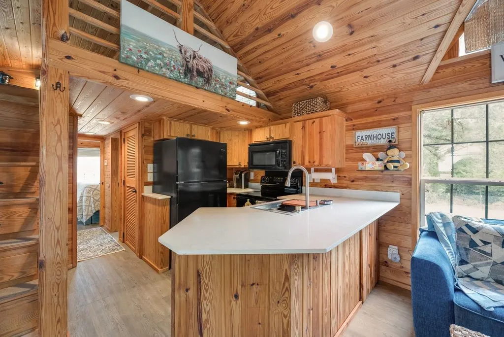 Single Family Residence For Sale in Fannin County , 1070 County Road 3030, Bonham, Texas 75418, 2 Bedroom, 1 Bathroom, Garage spaces, 500 Sqft, built in 2015, mls#21303605, Real Estate Agent in Bonham, Homes For Sale in Fannin county, Homes For Sale in Bonham, Realtor in Bonham Texas, Real Estate Brokerage Independent Realty Texas, Luminita Cordes Realtor