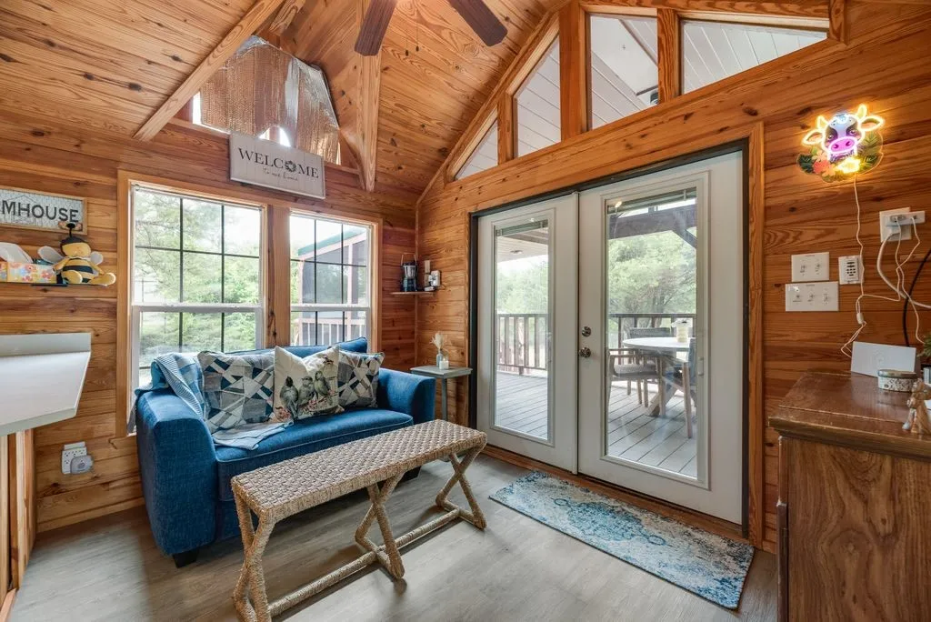 Single Family Residence For Sale in Fannin County , 1070 County Road 3030, Bonham, Texas 75418, 2 Bedroom, 1 Bathroom, Garage spaces, 500 Sqft, built in 2015, mls#21303605, Real Estate Agent in Bonham, Homes For Sale in Fannin county, Homes For Sale in Bonham, Realtor in Bonham Texas, Real Estate Brokerage Independent Realty Texas, Luminita Cordes Realtor