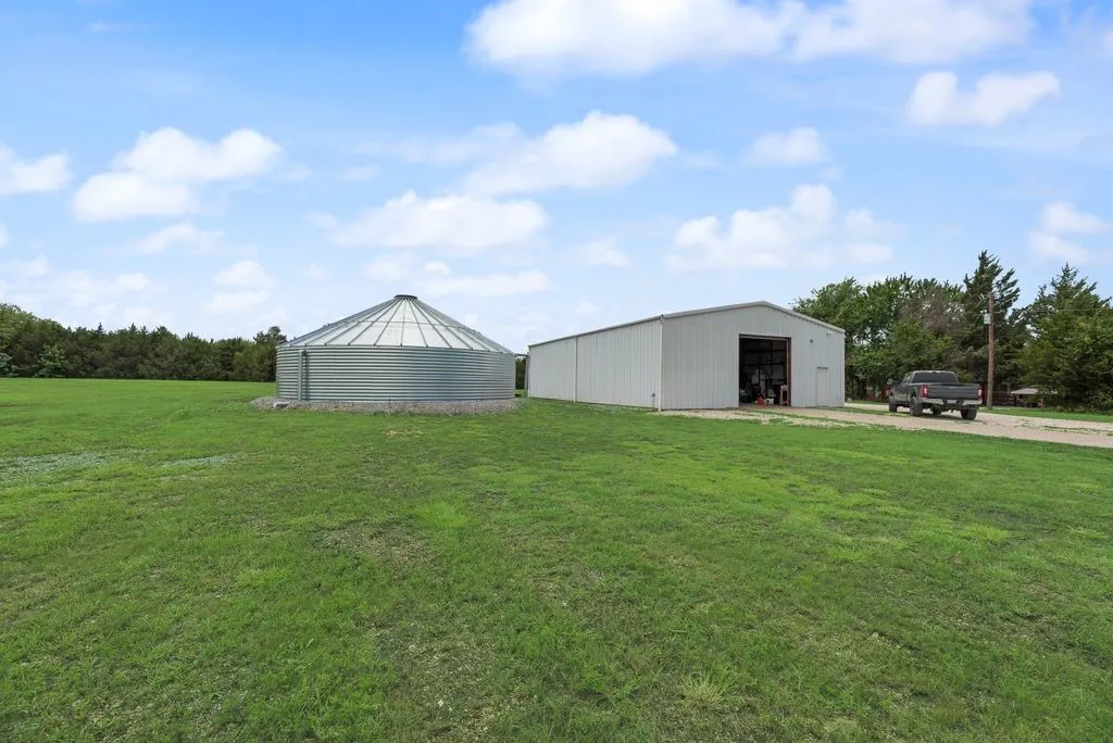 Single Family Residence For Sale in Fannin County , 1070 County Road 3030, Bonham, Texas 75418, 2 Bedroom, 1 Bathroom, Garage spaces, 500 Sqft, built in 2015, mls#21303605, Real Estate Agent in Bonham, Homes For Sale in Fannin county, Homes For Sale in Bonham, Realtor in Bonham Texas, Real Estate Brokerage Independent Realty Texas, Luminita Cordes Realtor