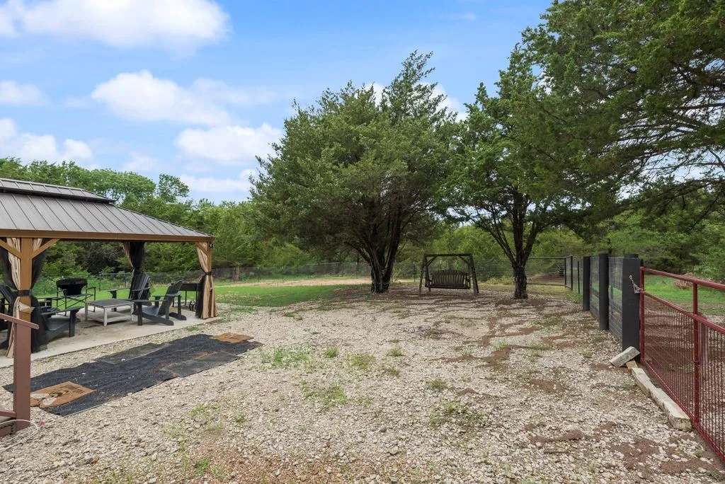 Single Family Residence For Sale in Fannin County , 1070 County Road 3030, Bonham, Texas 75418, 2 Bedroom, 1 Bathroom, Garage spaces, 500 Sqft, built in 2015, mls#21303605, Real Estate Agent in Bonham, Homes For Sale in Fannin county, Homes For Sale in Bonham, Realtor in Bonham Texas, Real Estate Brokerage Independent Realty Texas, Luminita Cordes Realtor