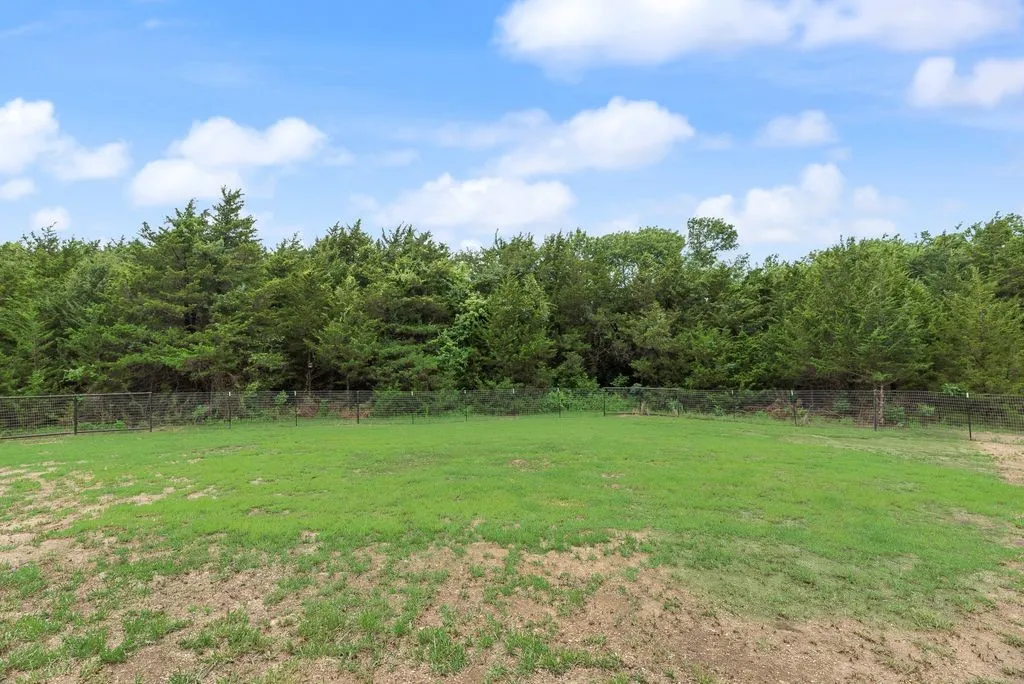 Single Family Residence For Sale in Fannin County , 1070 County Road 3030, Bonham, Texas 75418, 2 Bedroom, 1 Bathroom, Garage spaces, 500 Sqft, built in 2015, mls#21303605, Real Estate Agent in Bonham, Homes For Sale in Fannin county, Homes For Sale in Bonham, Realtor in Bonham Texas, Real Estate Brokerage Independent Realty Texas, Luminita Cordes Realtor