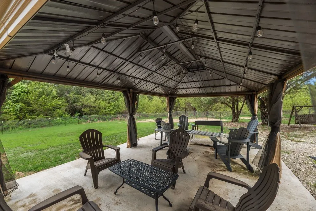 Single Family Residence For Sale in Fannin County , 1070 County Road 3030, Bonham, Texas 75418, 2 Bedroom, 1 Bathroom, Garage spaces, 500 Sqft, built in 2015, mls#21303605, Real Estate Agent in Bonham, Homes For Sale in Fannin county, Homes For Sale in Bonham, Realtor in Bonham Texas, Real Estate Brokerage Independent Realty Texas, Luminita Cordes Realtor